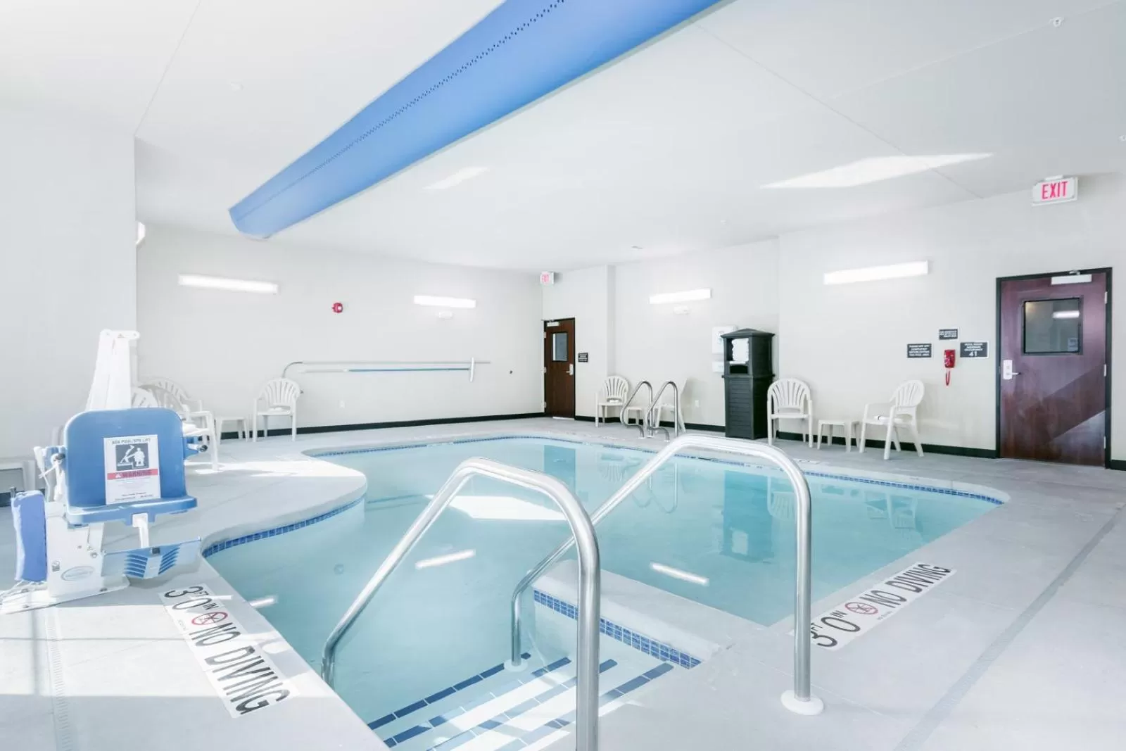 Swimming pool in Cobblestone Hotel & Suites - Janesville