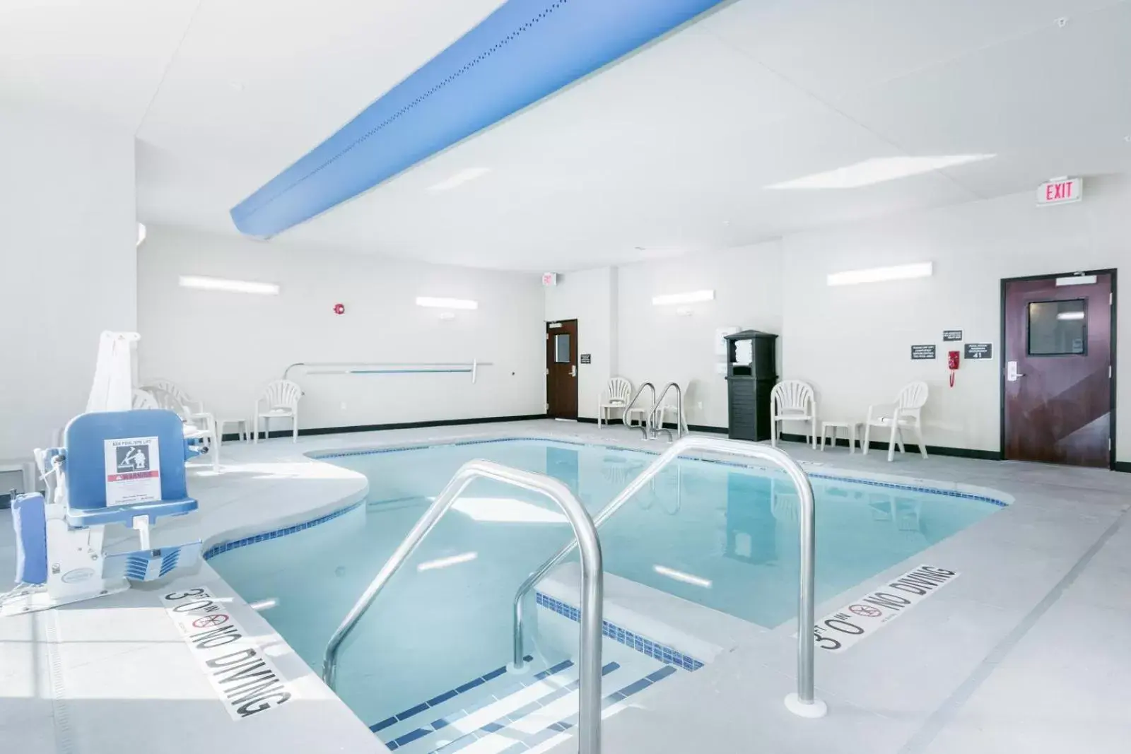 Swimming Pool in Cobblestone Hotel & Suites - Janesville