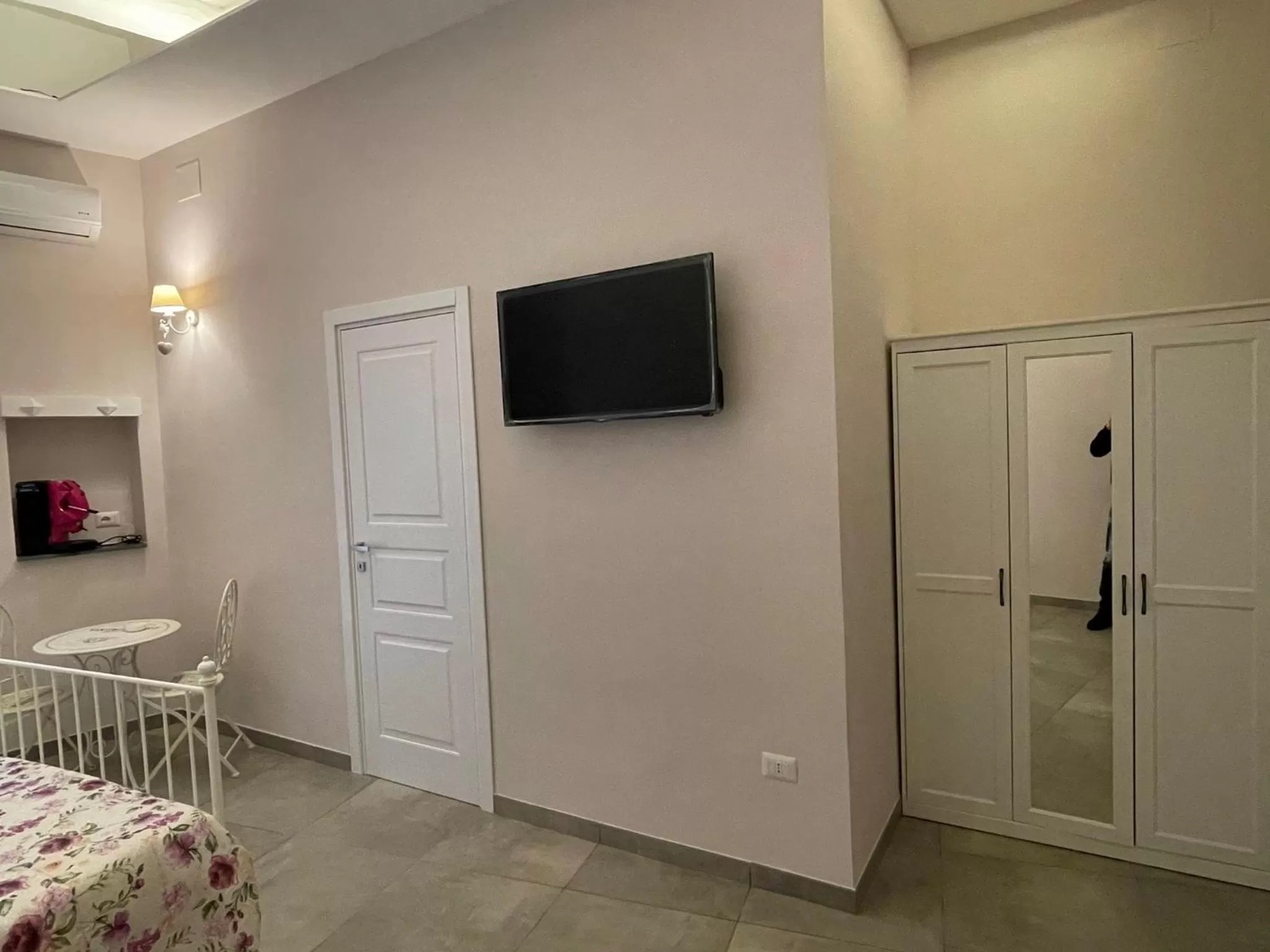 TV/Entertainment Center in Beb la Gemma