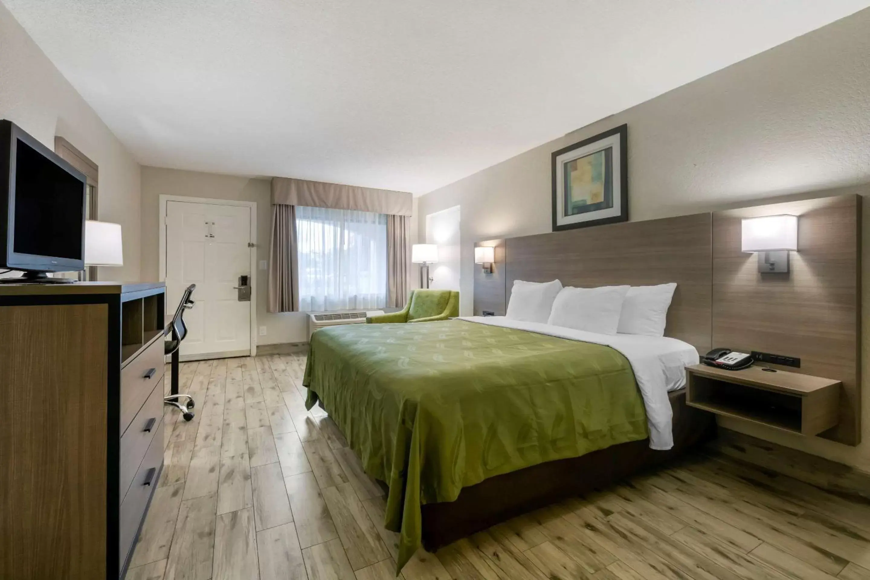 Bedroom in Quality Inn - Saint Augustine Outlet Mall