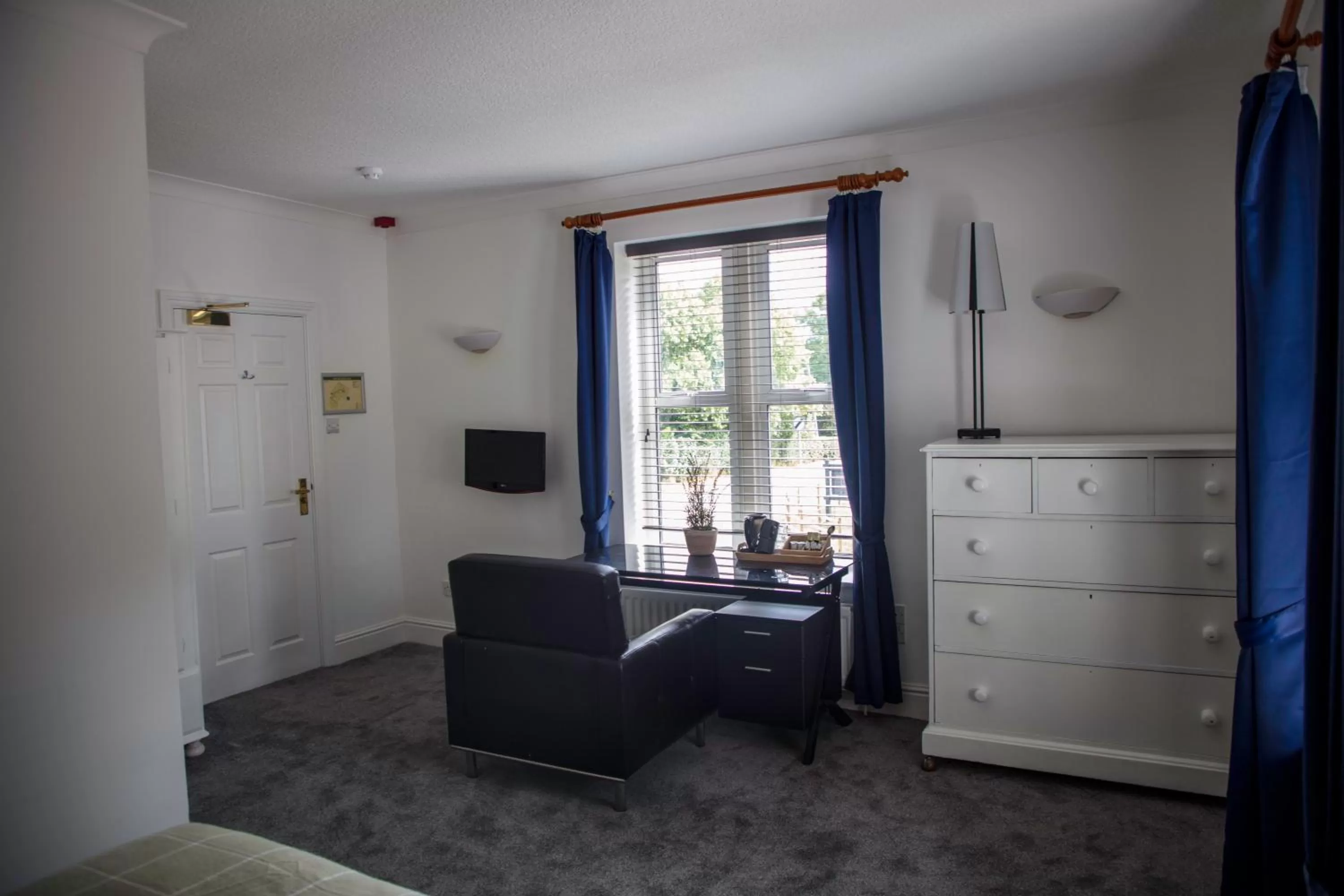 Seating area, Bed in The Charlton Boutique Hotel