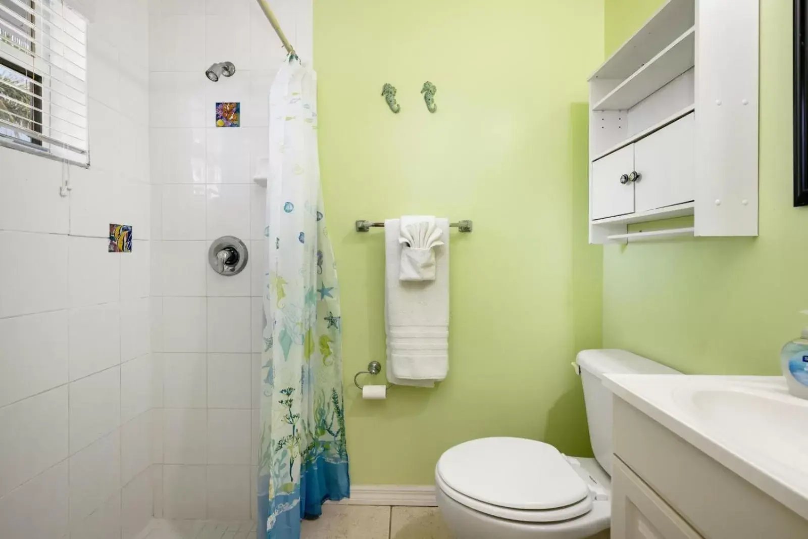 Bathroom in Seahorse Beach Bungalows