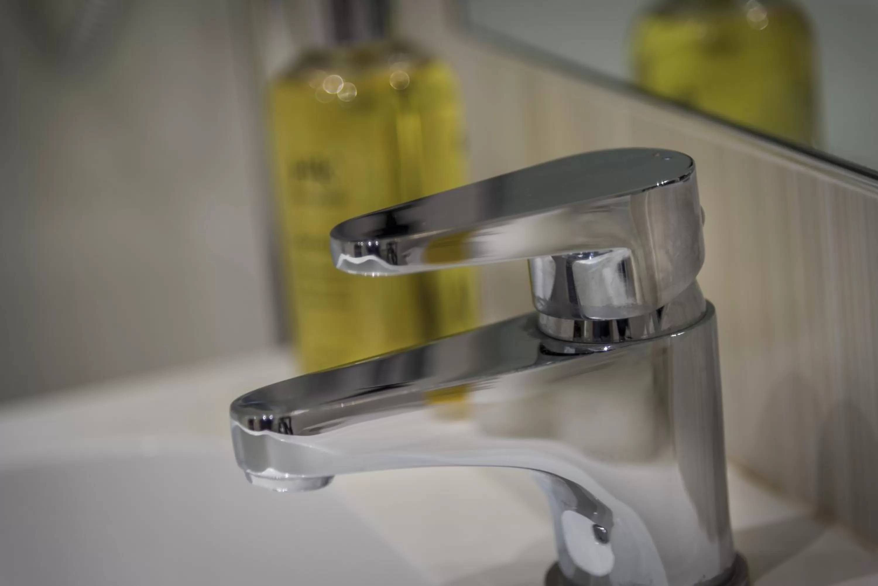 Bathroom in The Three Swans Hotel, Market Harborough, Leicestershire - The Coaching Inn Group