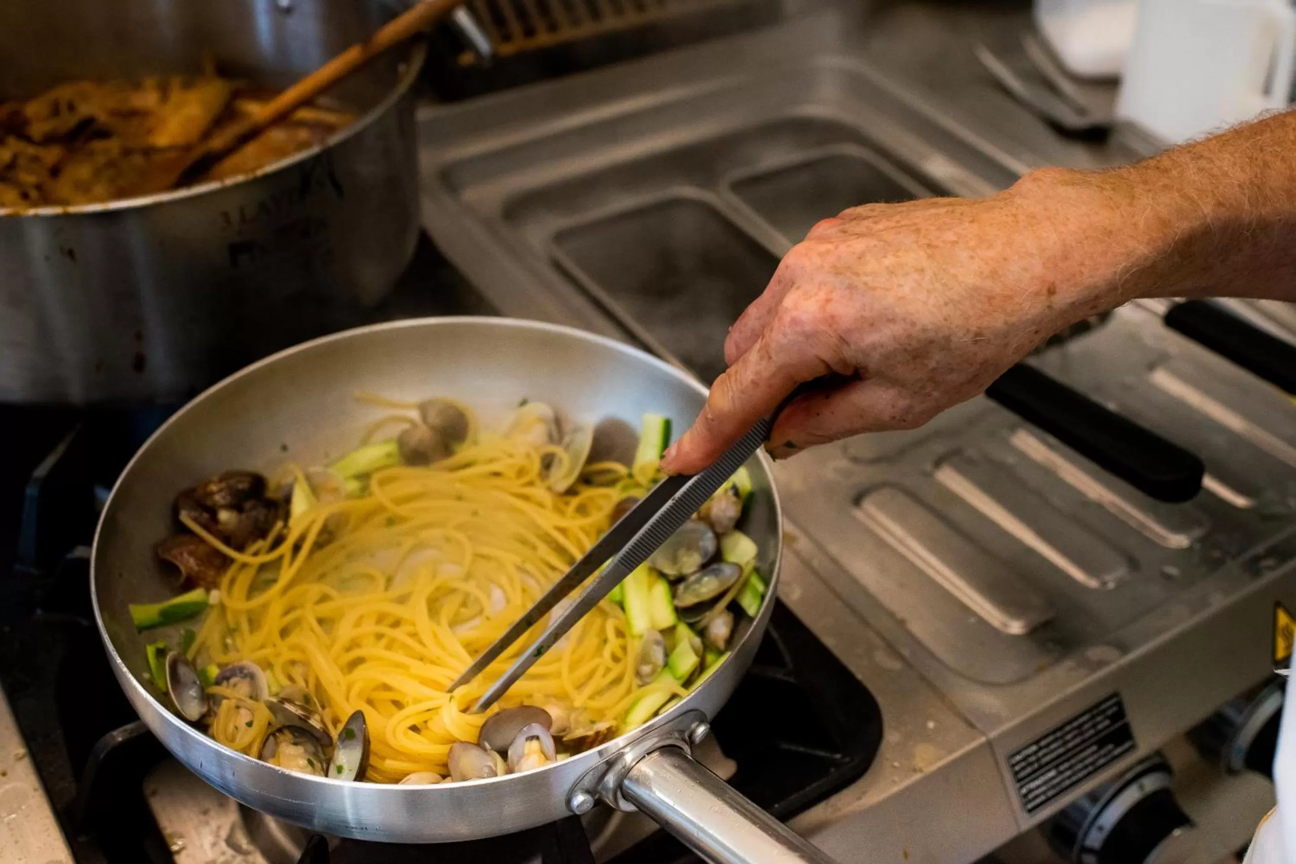 Restaurant/places to eat in M2 Hotel