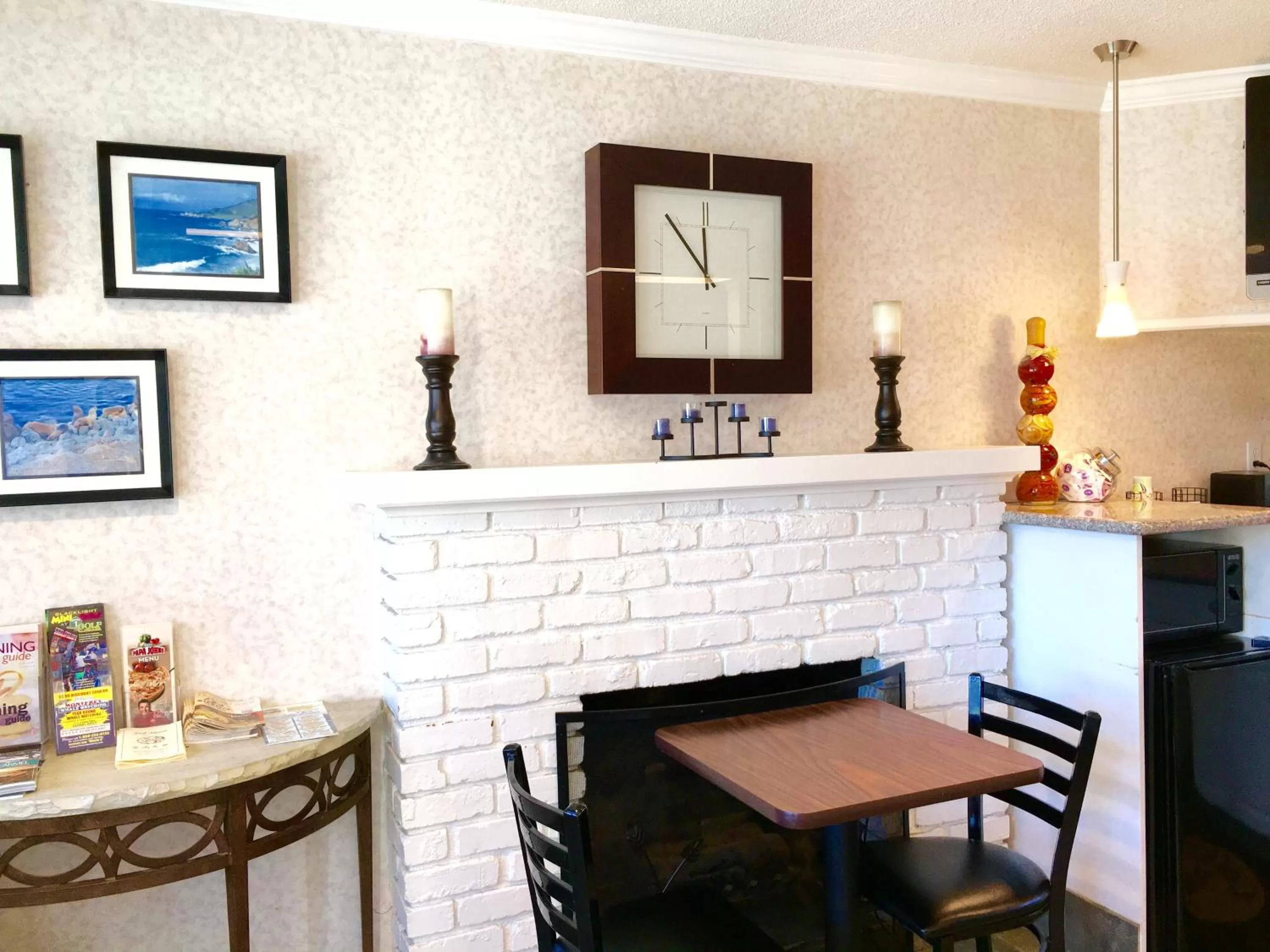 Lobby or reception in Pelican Inn