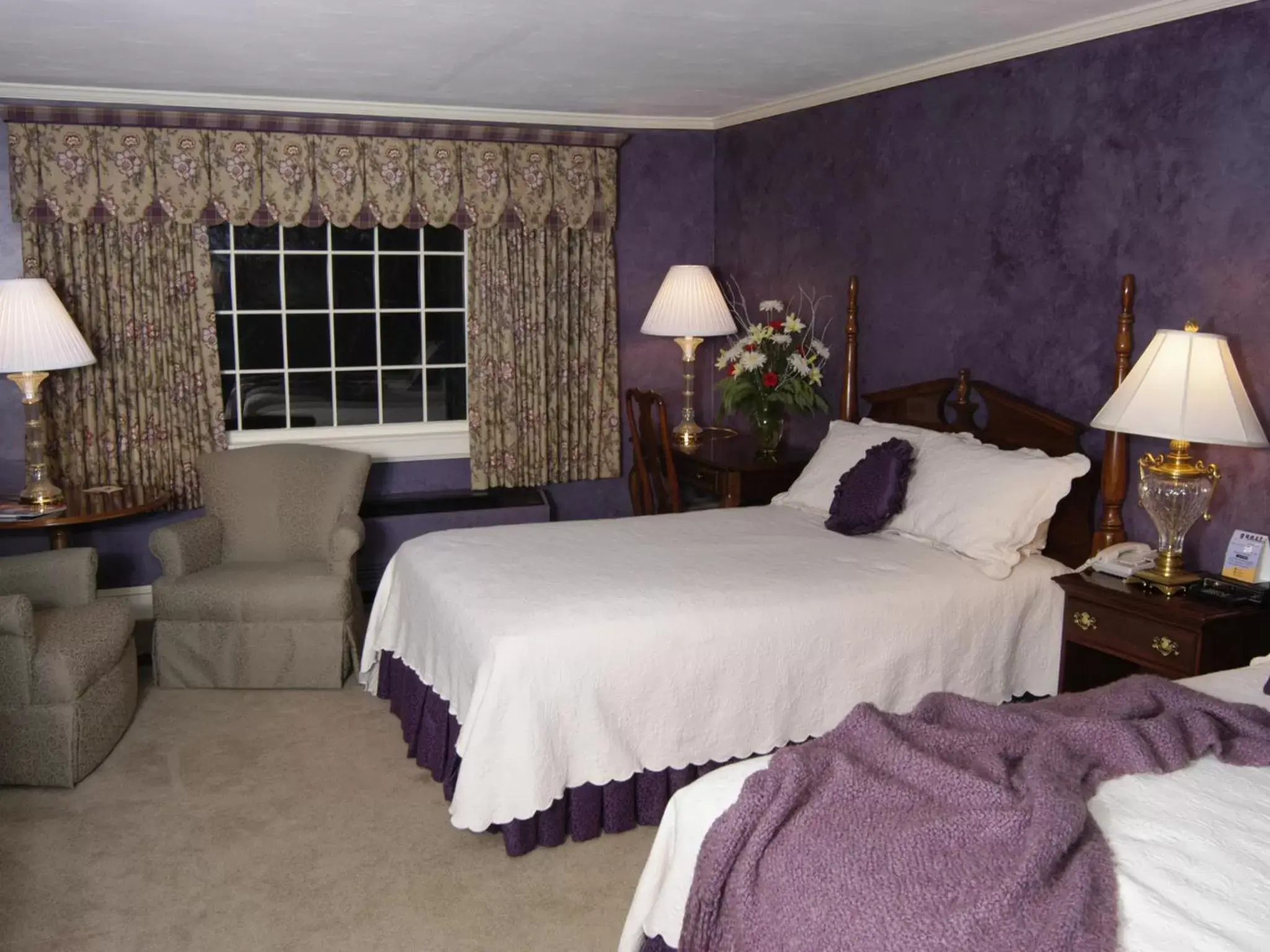 Photo of the whole room, Bed in Dan'l Webster Inn and Spa