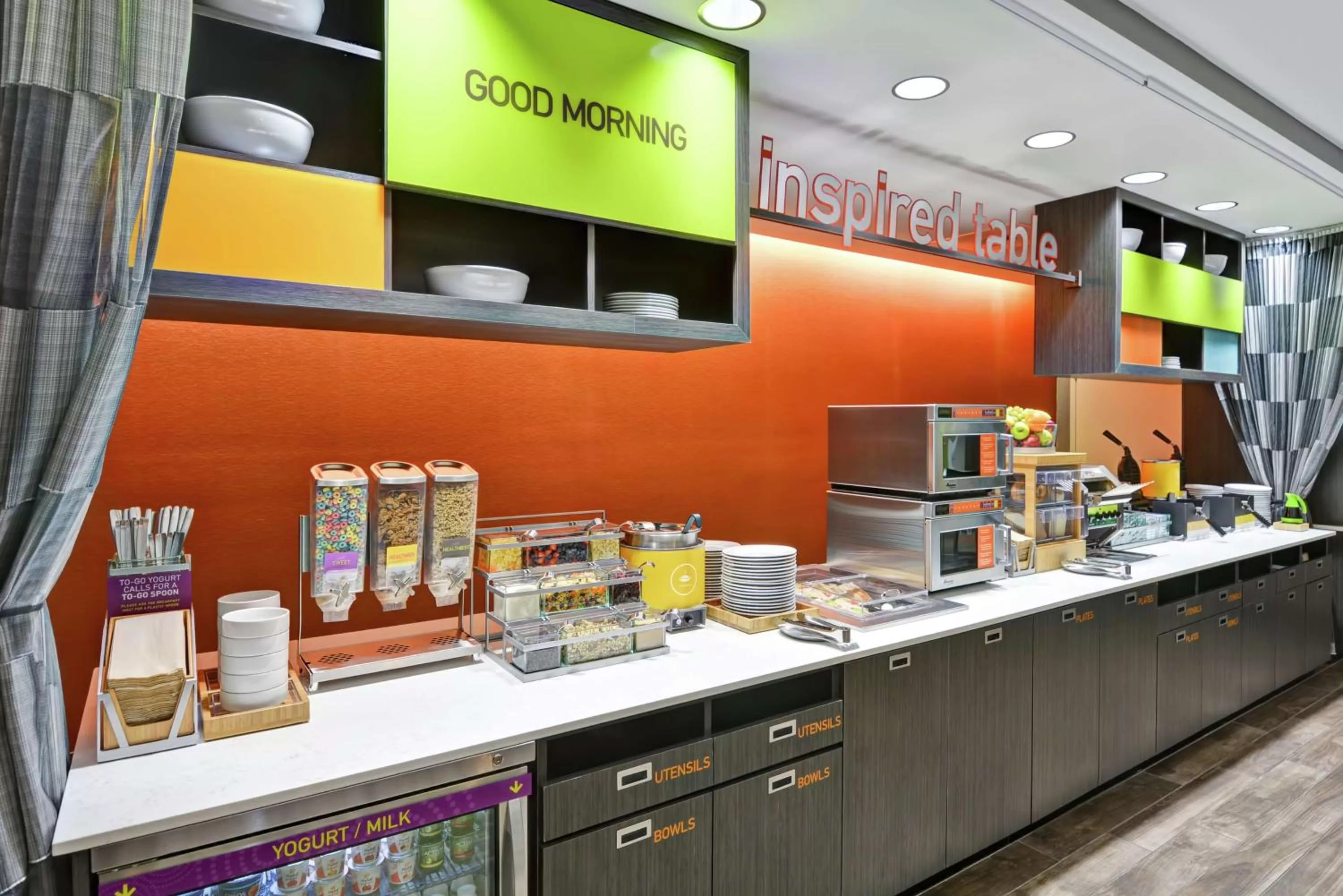 Dining area in Home2 Suites By Hilton Conway