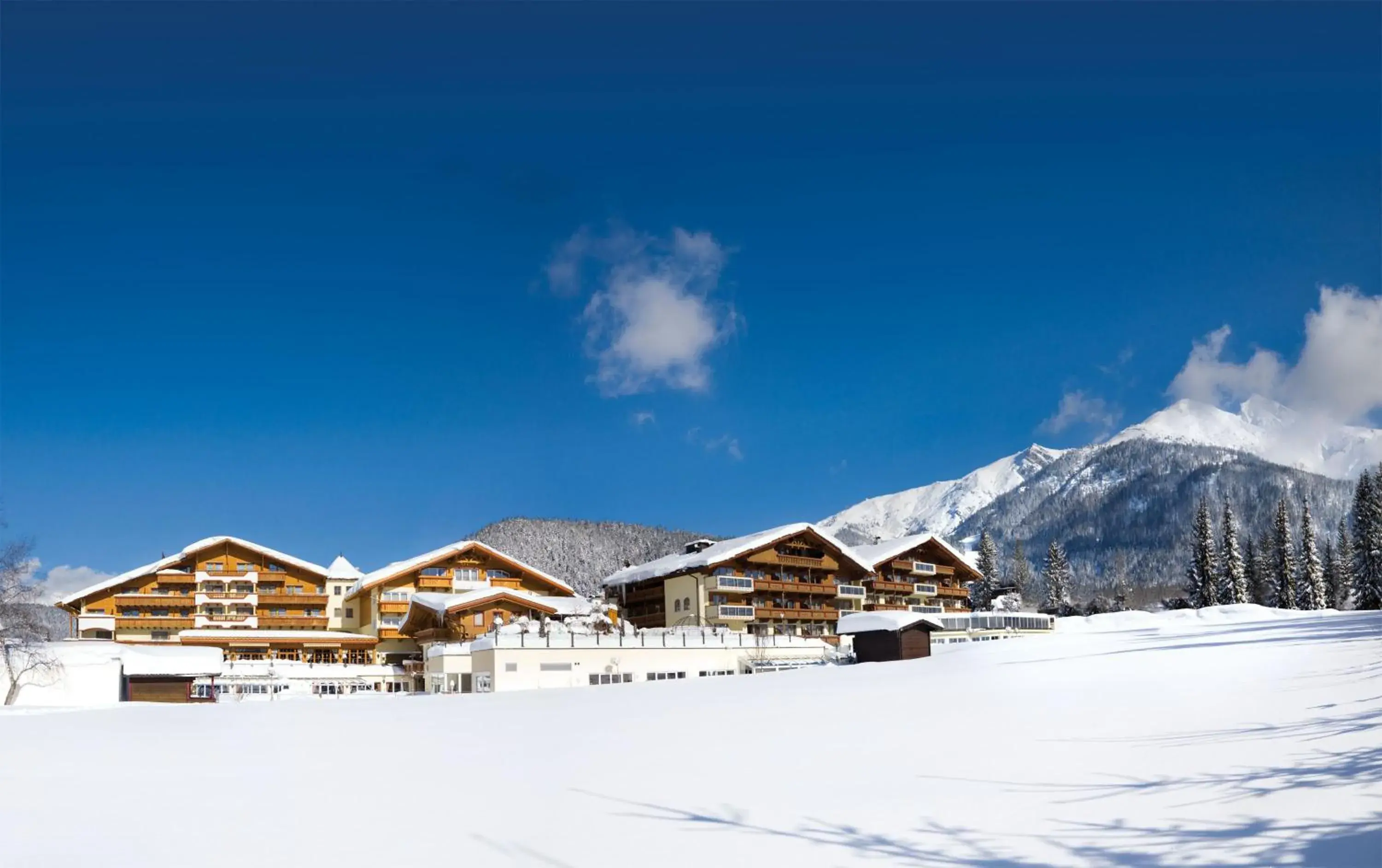 Property building, Winter in Alpenpark Resort Superior