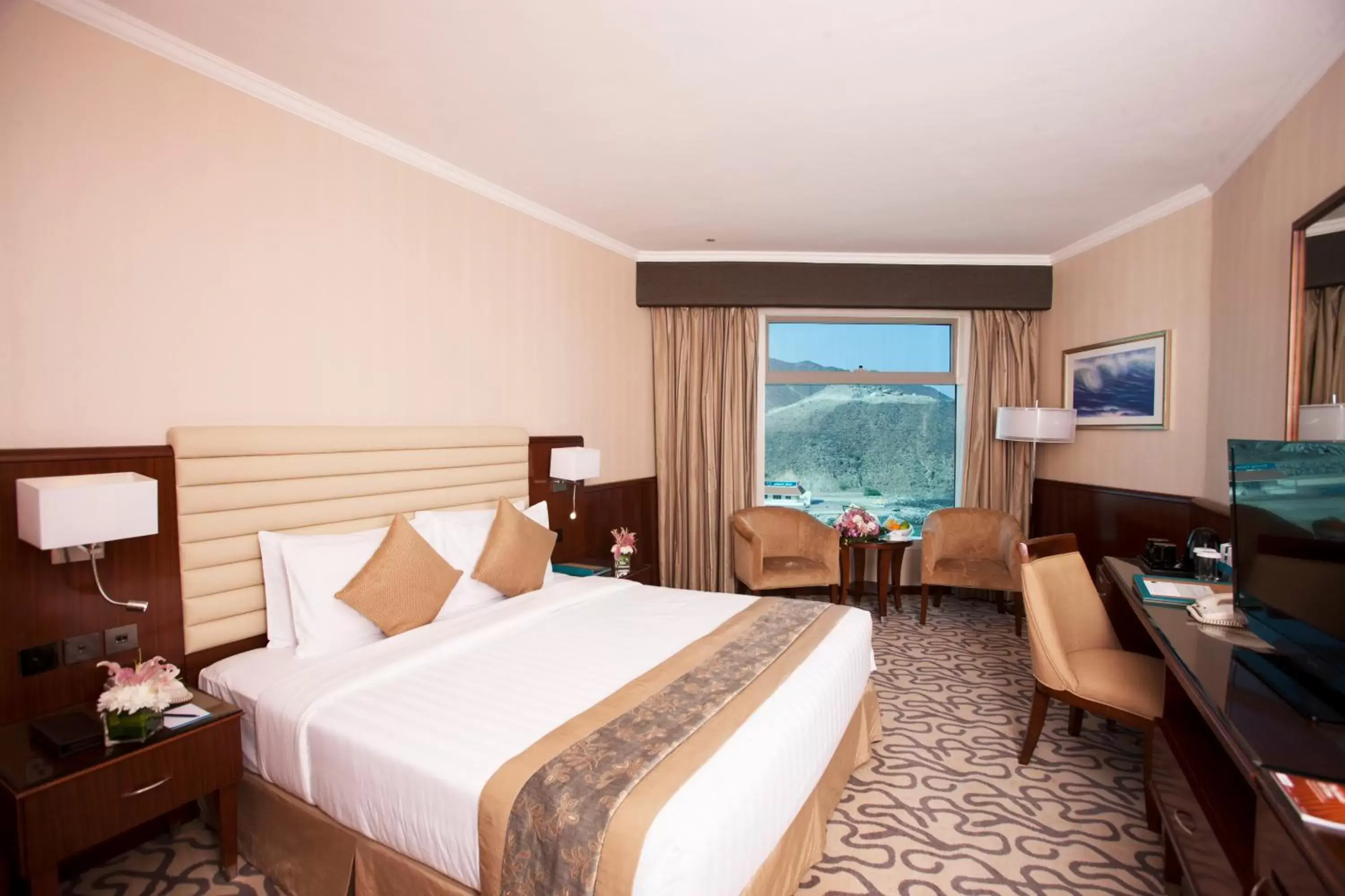 Bed in Oceanic Khorfakkan Resort & Spa