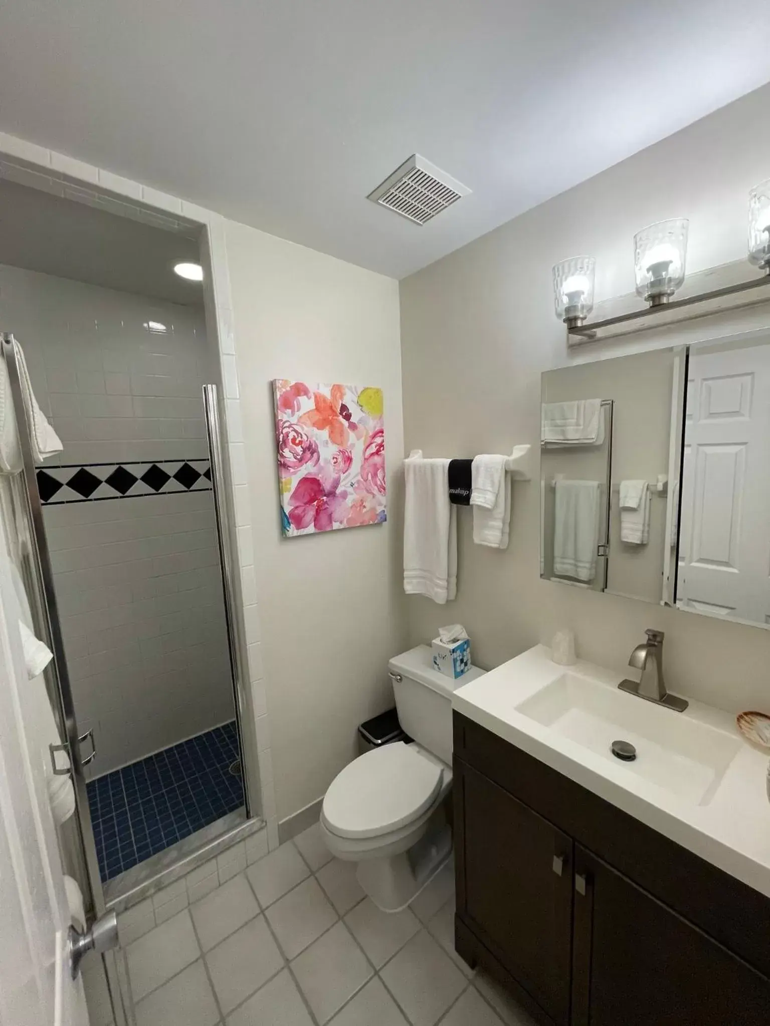 Bathroom in Cedar Cove Resort & Cottages