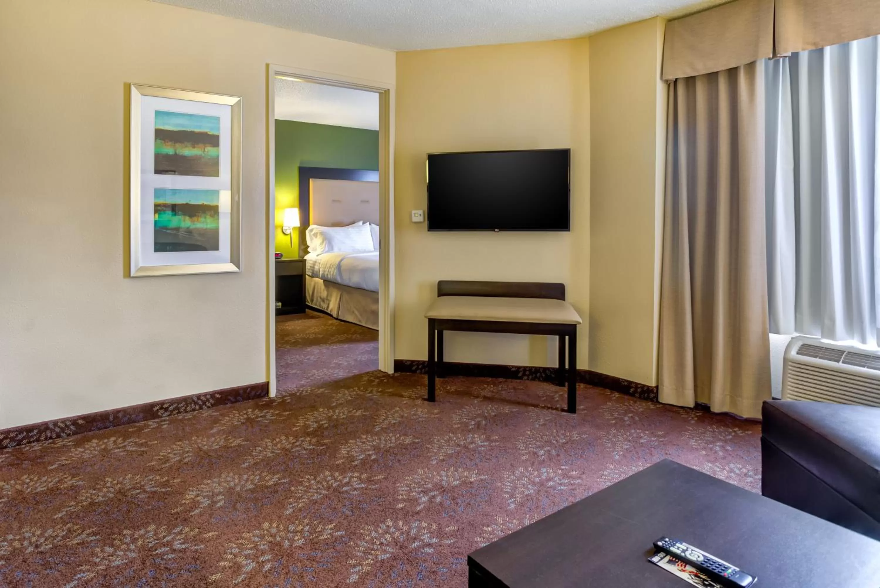 Photo of the whole room, Bed in Holiday Inn Indianapolis North-Carmel by IHG