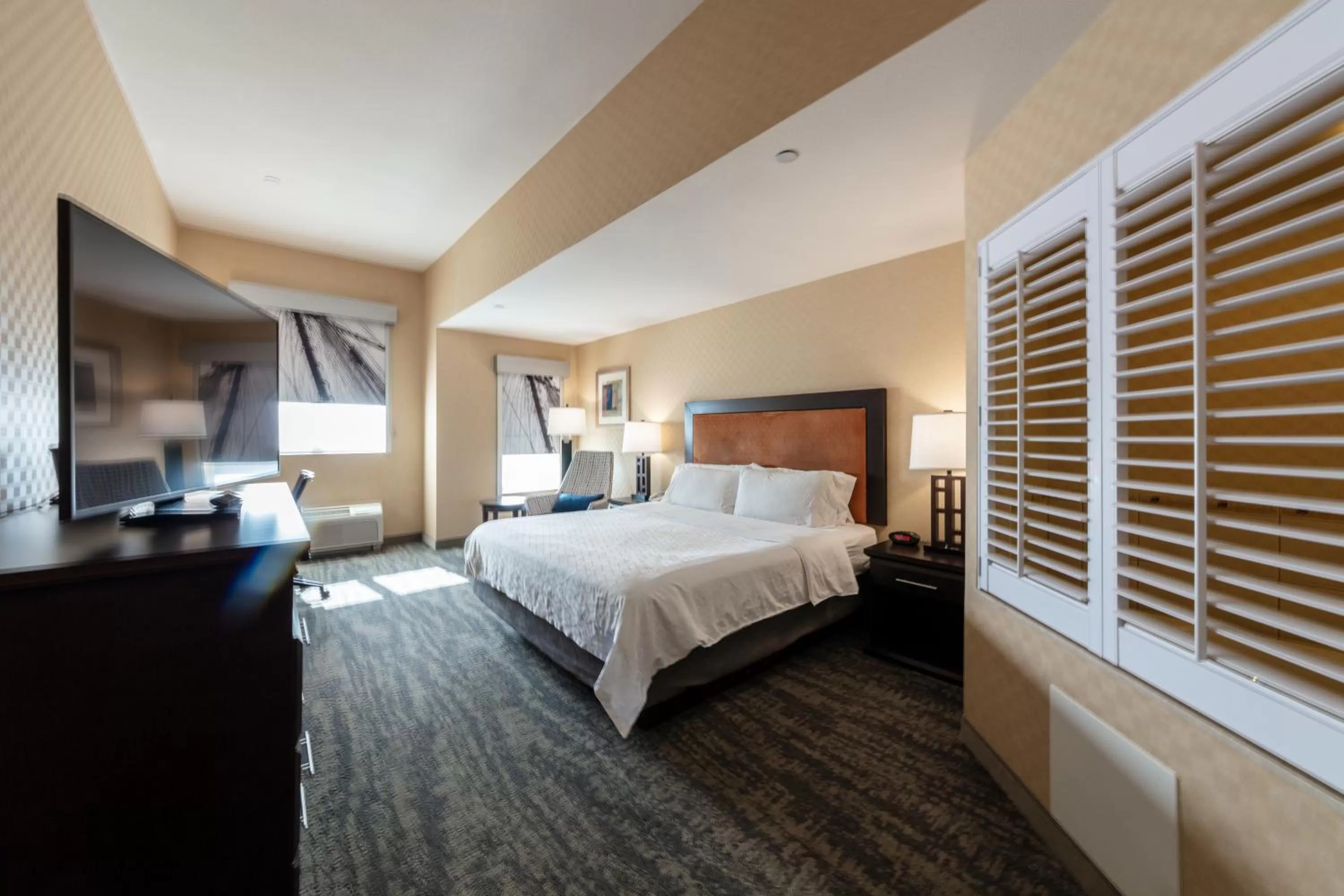 King Suite with Spa Bath in Holiday Inn Express & Suites Riverport Richmond, an IHG Hotel