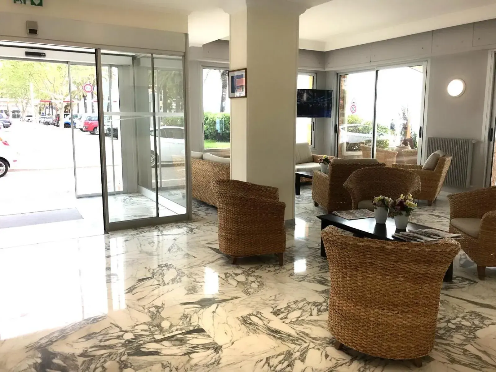 Property building, Lobby/Reception in Hôtel Le Dauphin