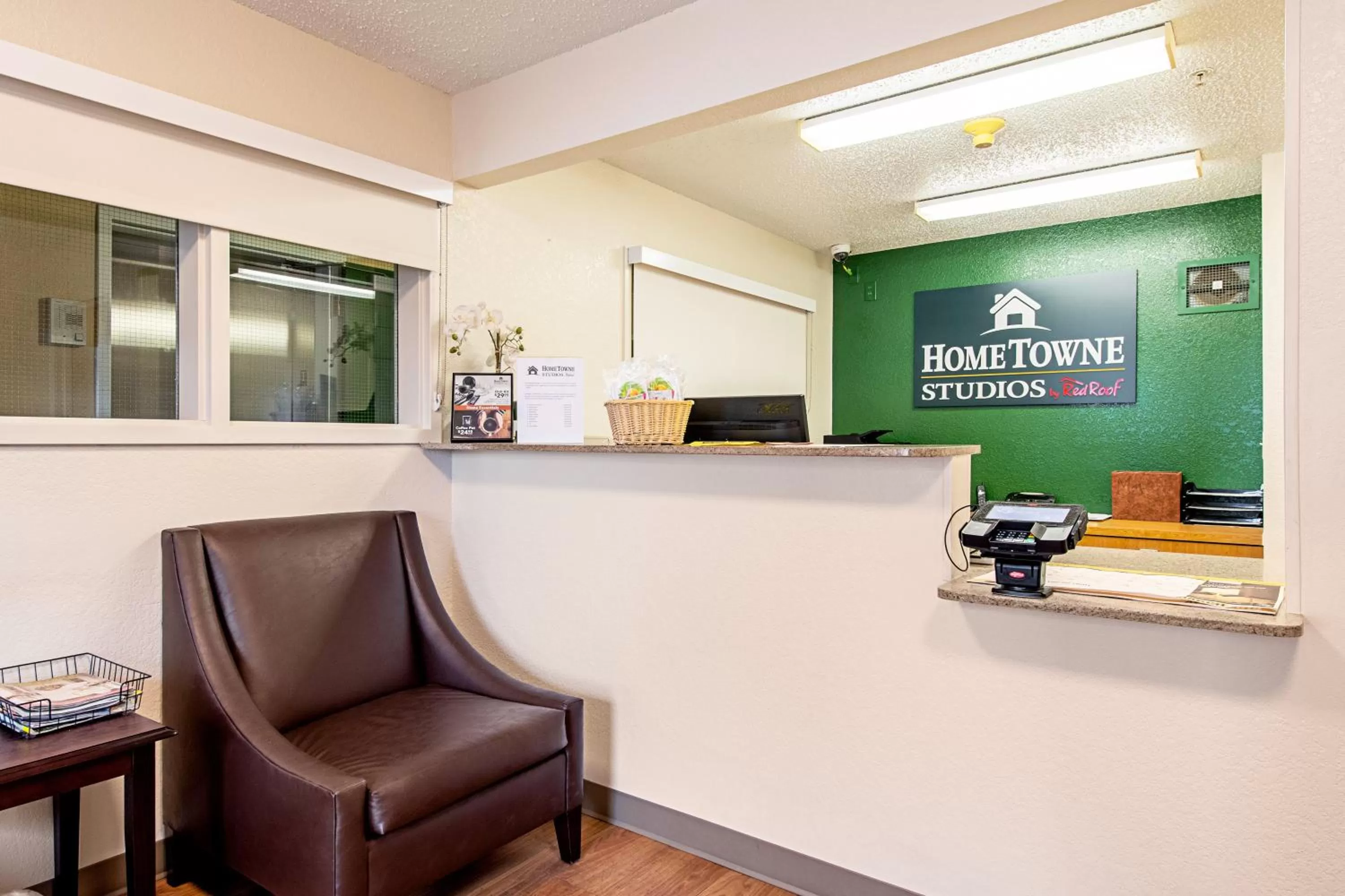 Lobby or reception in HomeTowne Studios by Red Roof Tacoma - Puyallup