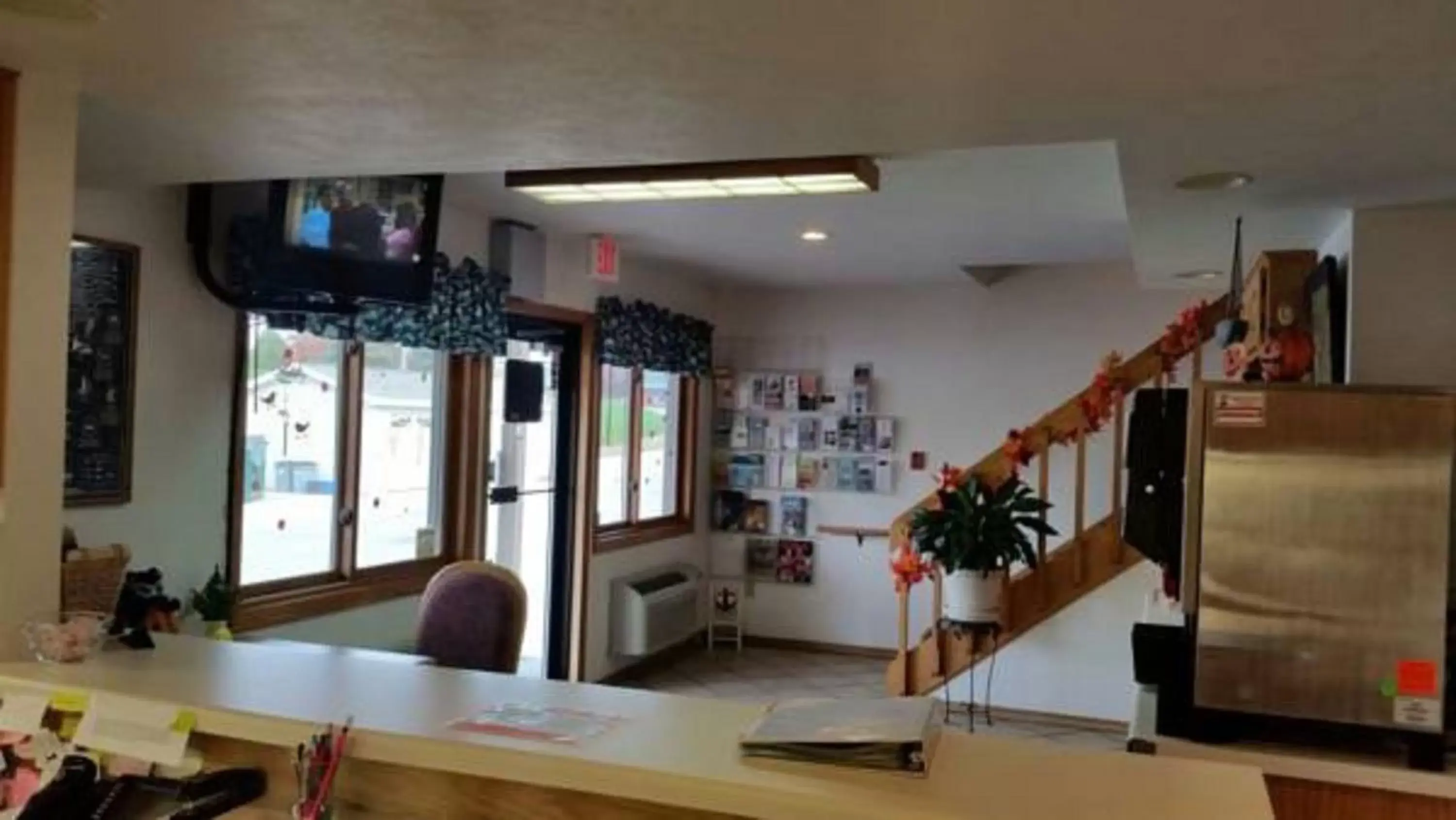 Lobby or reception in Algoma Beach Motel