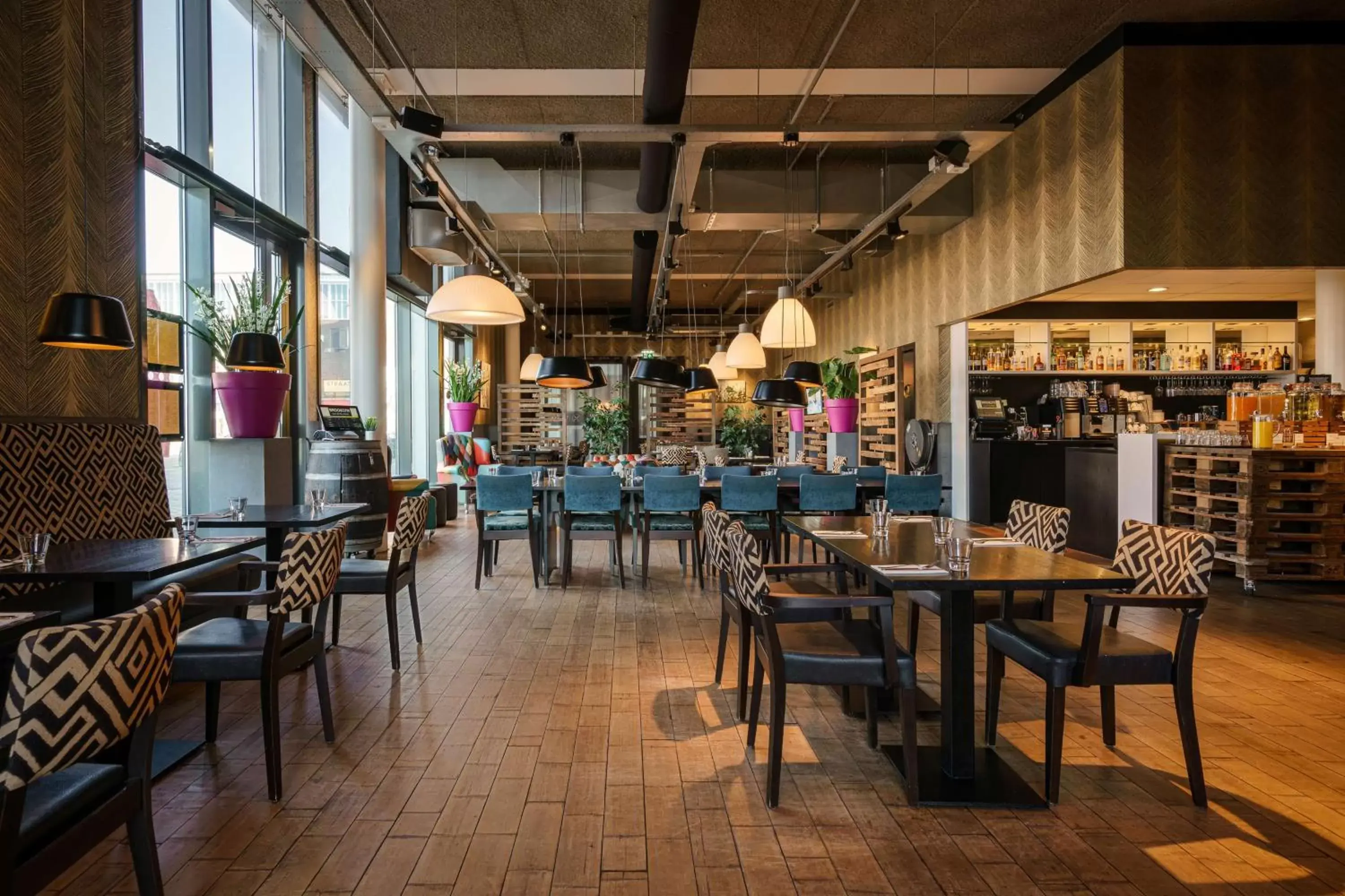 Restaurant/Places to Eat in DoubleTree By Hilton Hotel Amsterdam - Ndsm Wharf