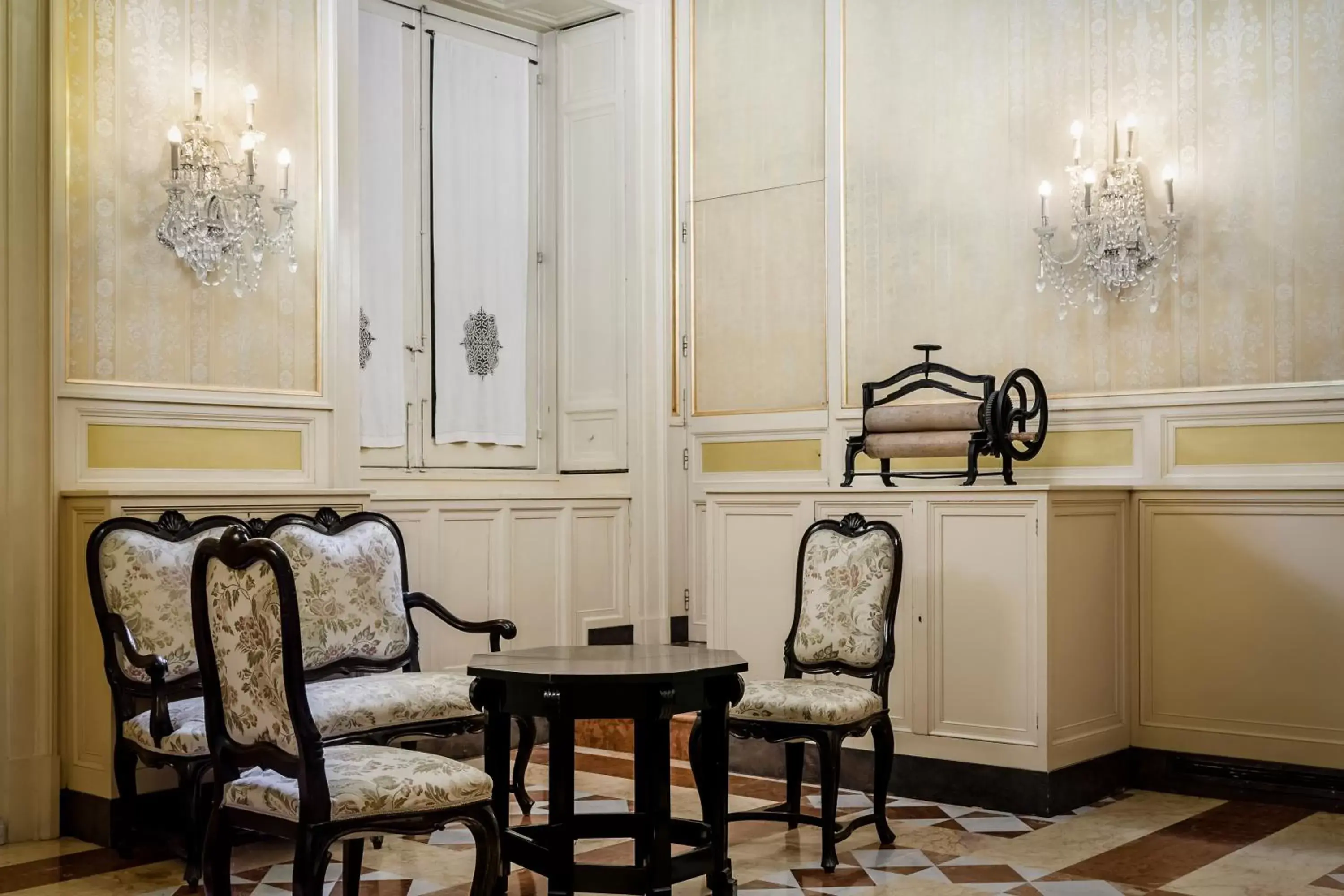 Communal lounge/ TV room, Seating Area in Eurostars Centrale Palace Hotel