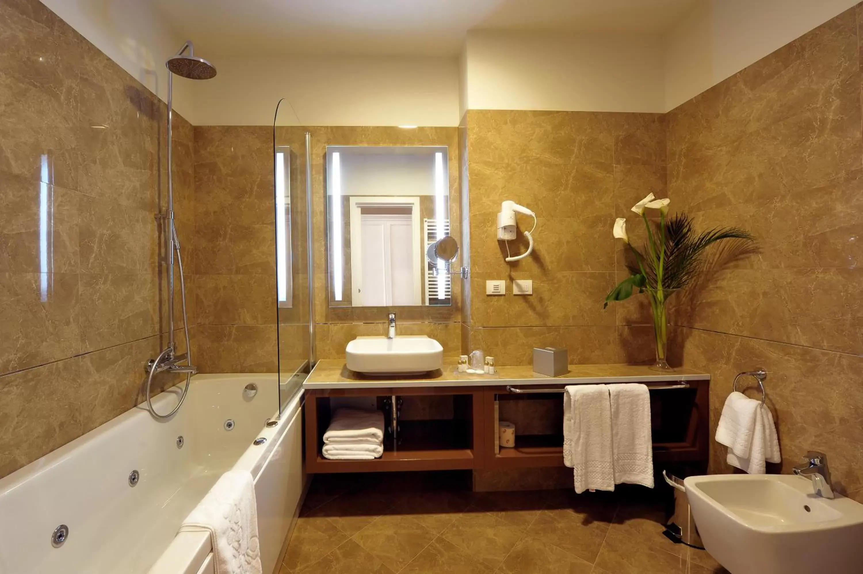 Bathroom in Hotel Palazzo San Lorenzo & Spa