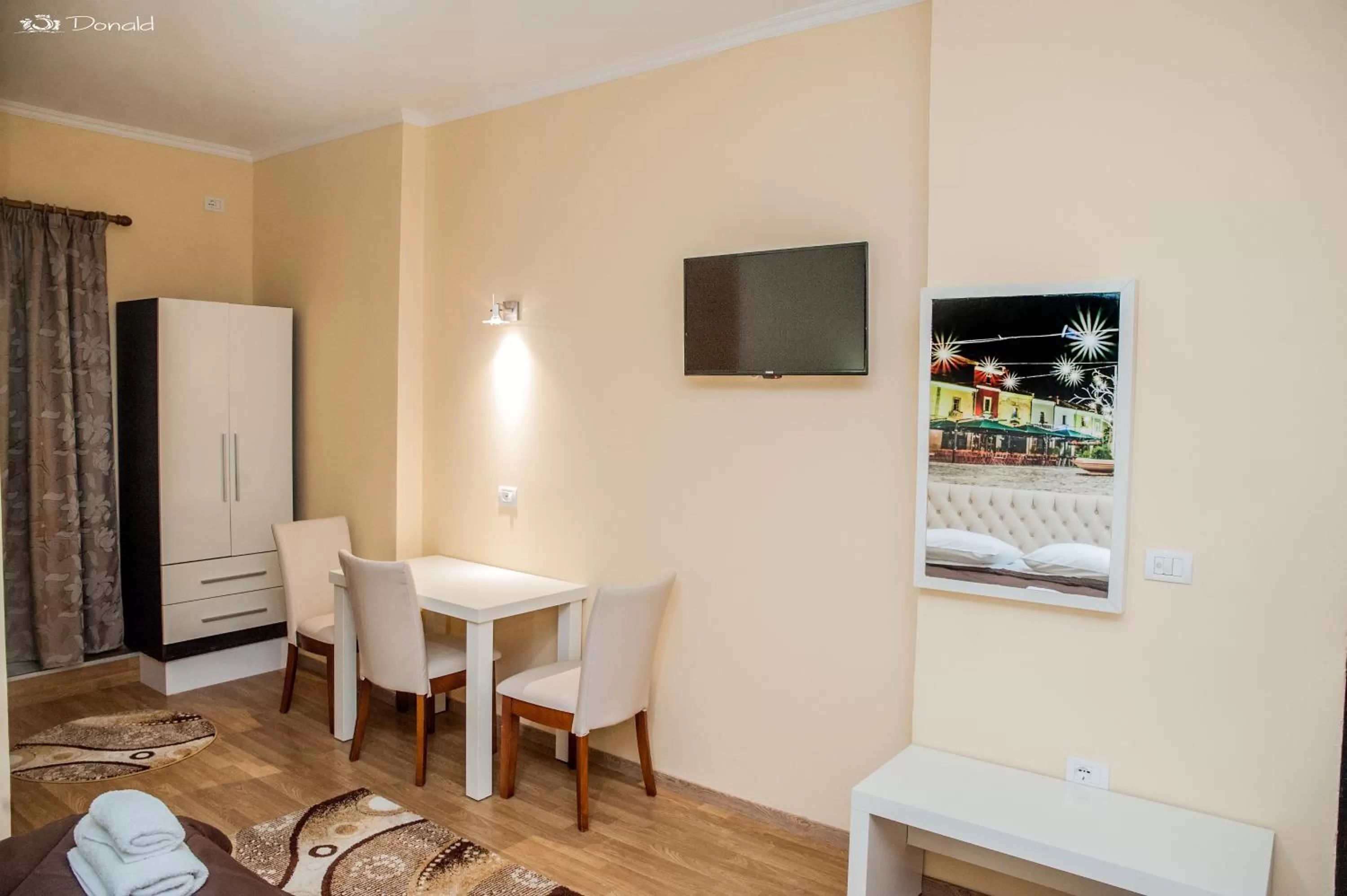 TV/Entertainment Center in Hotel EDEA