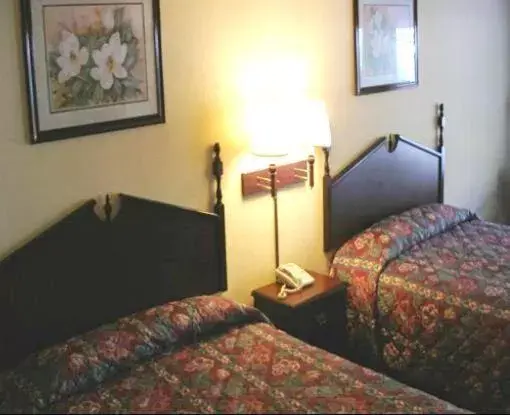 Photo of the whole room, Bed in Scottish Inn Maggie Valley