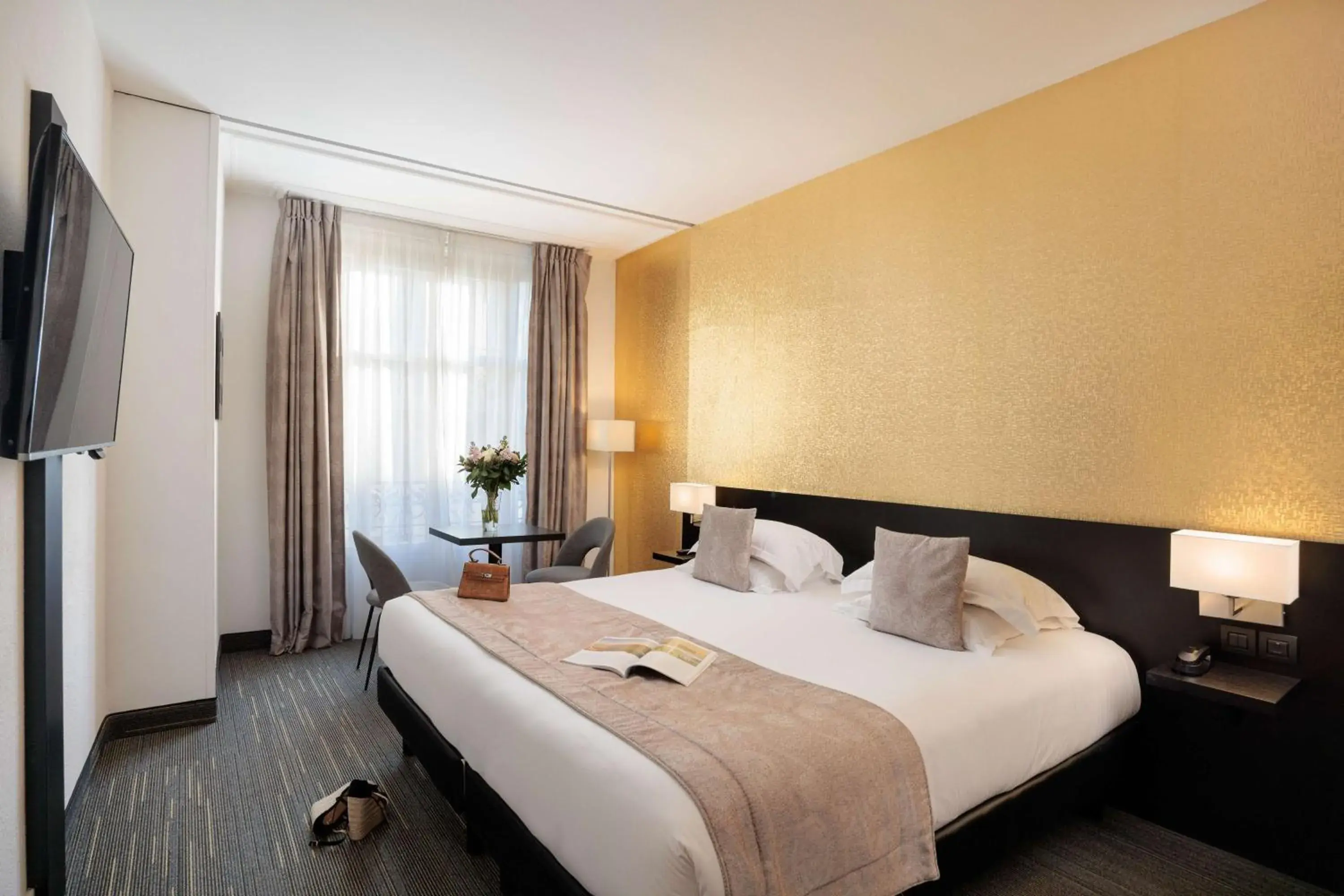 Bedroom, Bed in Best Western Plus Hôtel Massena Nice