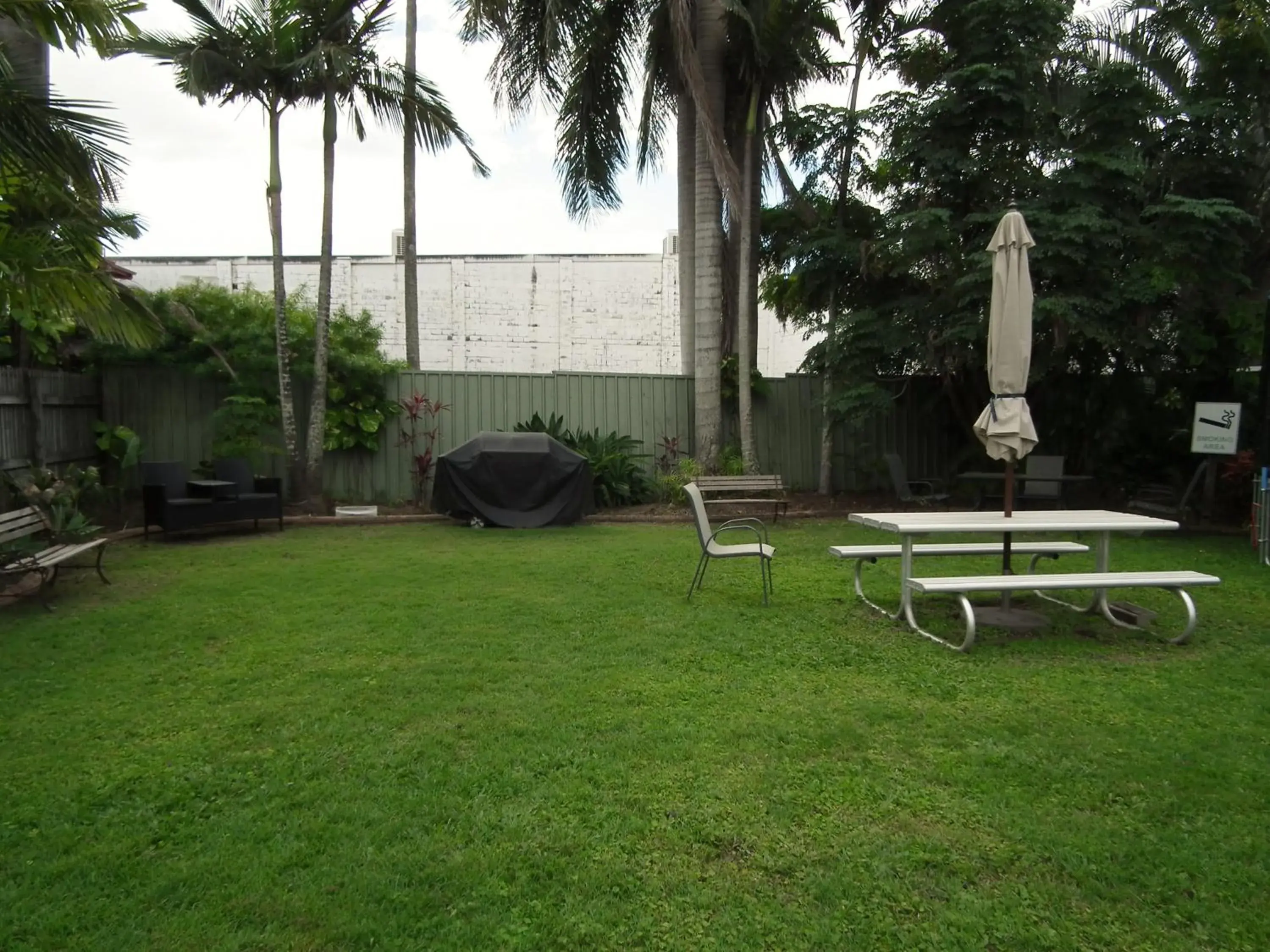 Garden, Patio/Outdoor Area in Paradise Motel