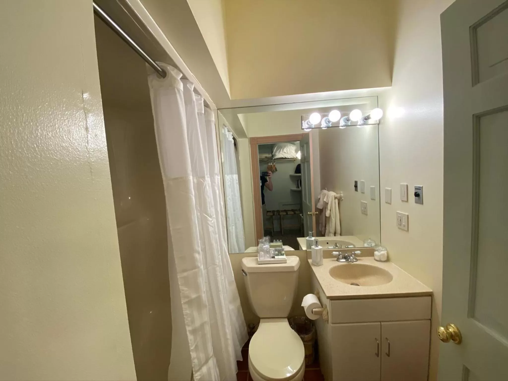 Bathroom in Chambery Inn