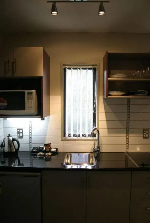 Kitchen or kitchenette, Kitchen/Kitchenette in Athena Motel