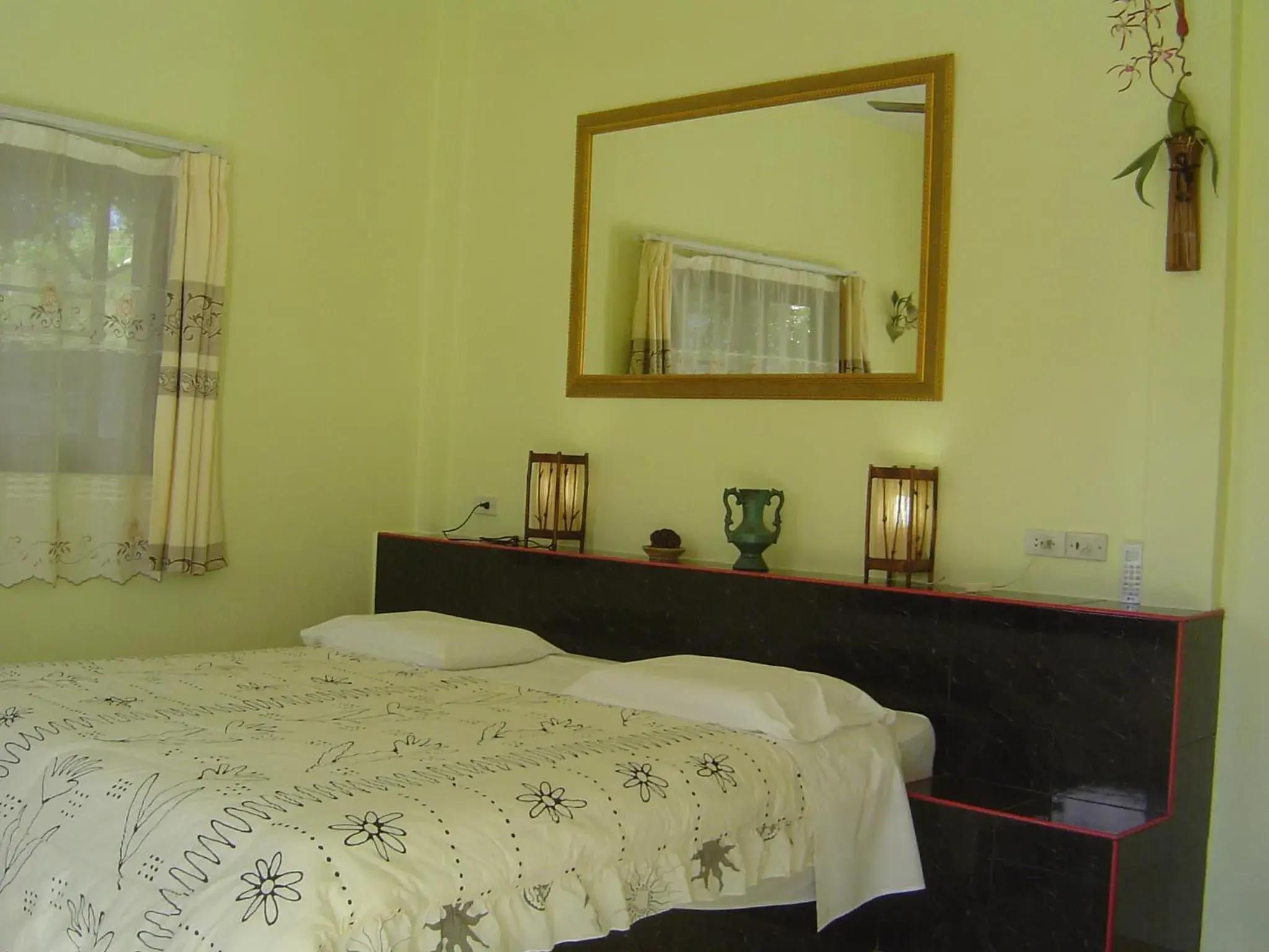 Photo of the whole room, Bed in Mini-golf & Resort Ubon Ratchathani