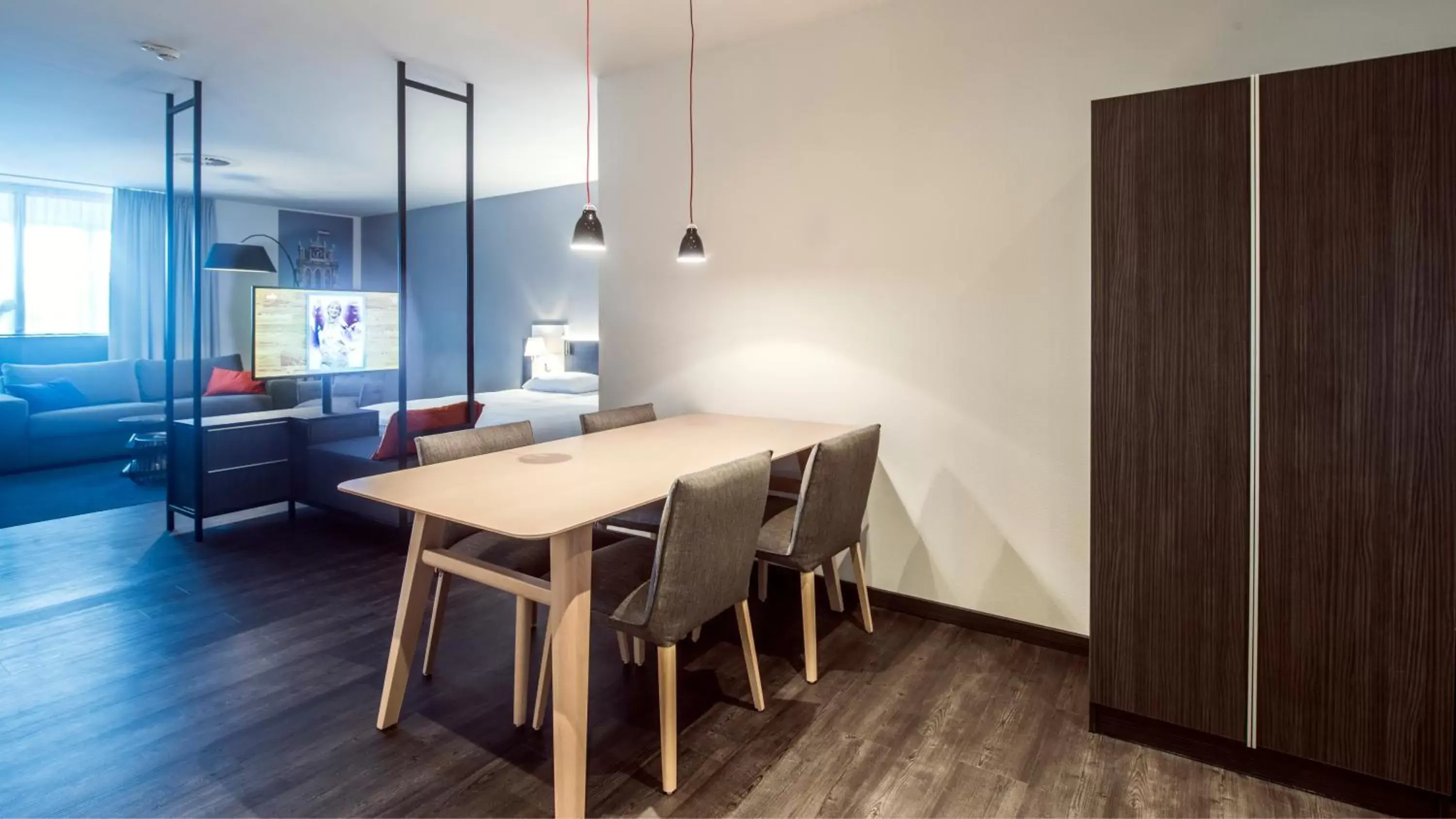 Living room, Dining Area in Postillion Hotel Dordrecht