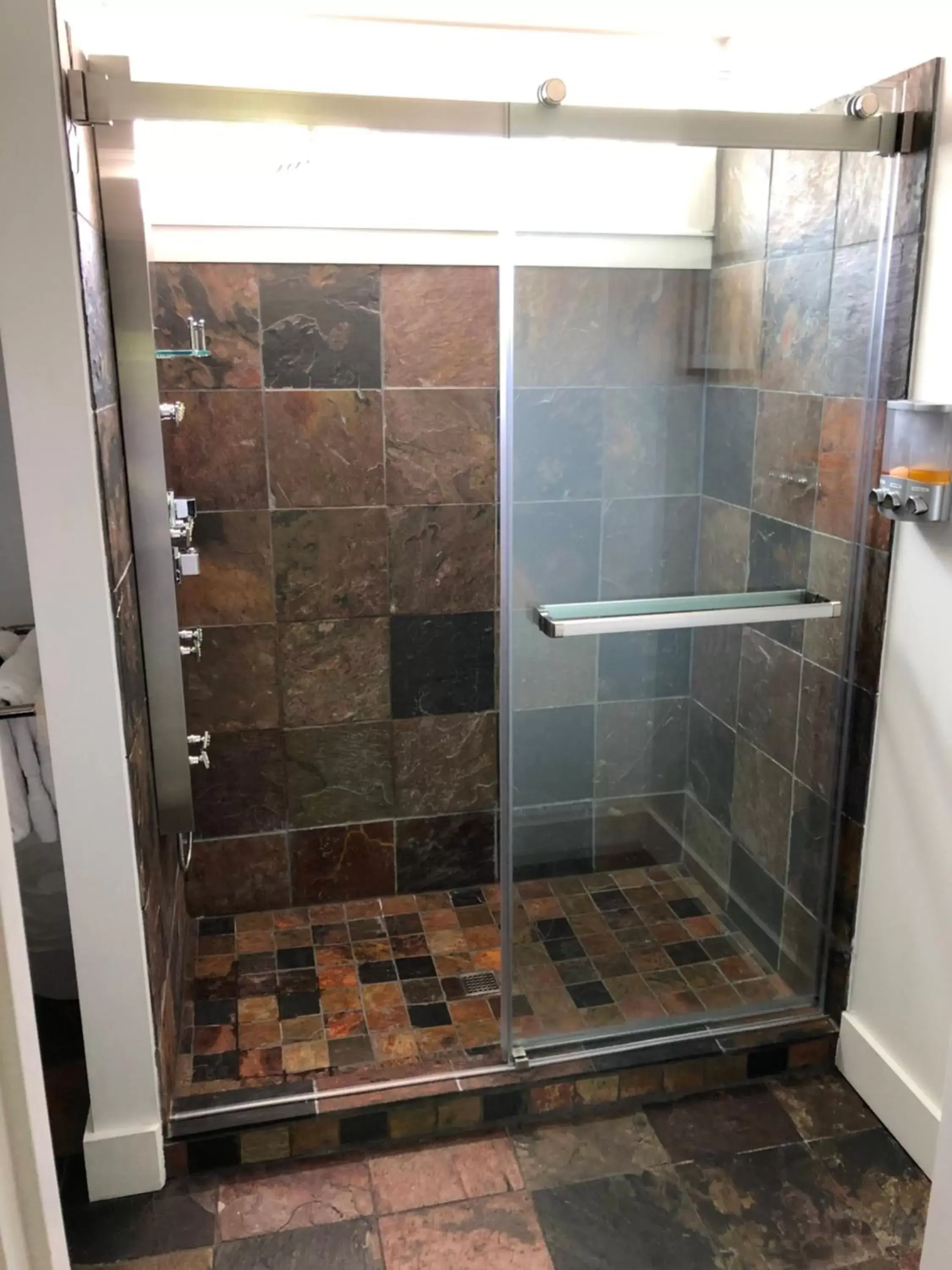 Shower, Bathroom in Shoreham Inn Bed & Breakfast