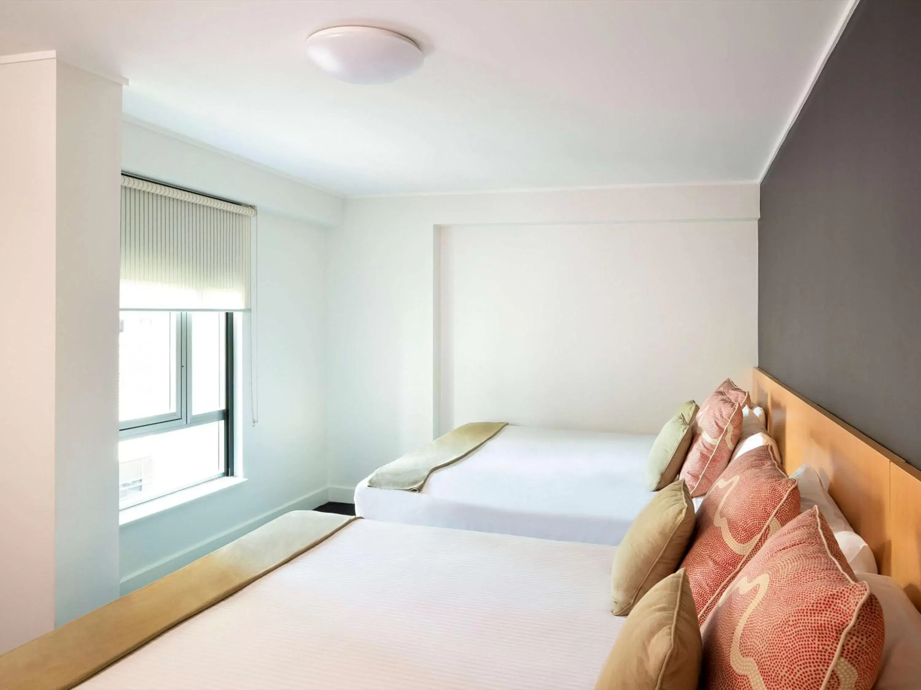 Photo of the whole room in ibis Sydney World Square