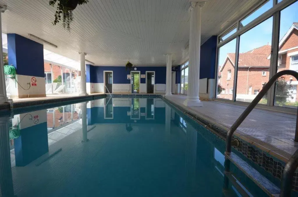 Swimming pool in Laguna Hotel Swimming pool in Laguna Hotel