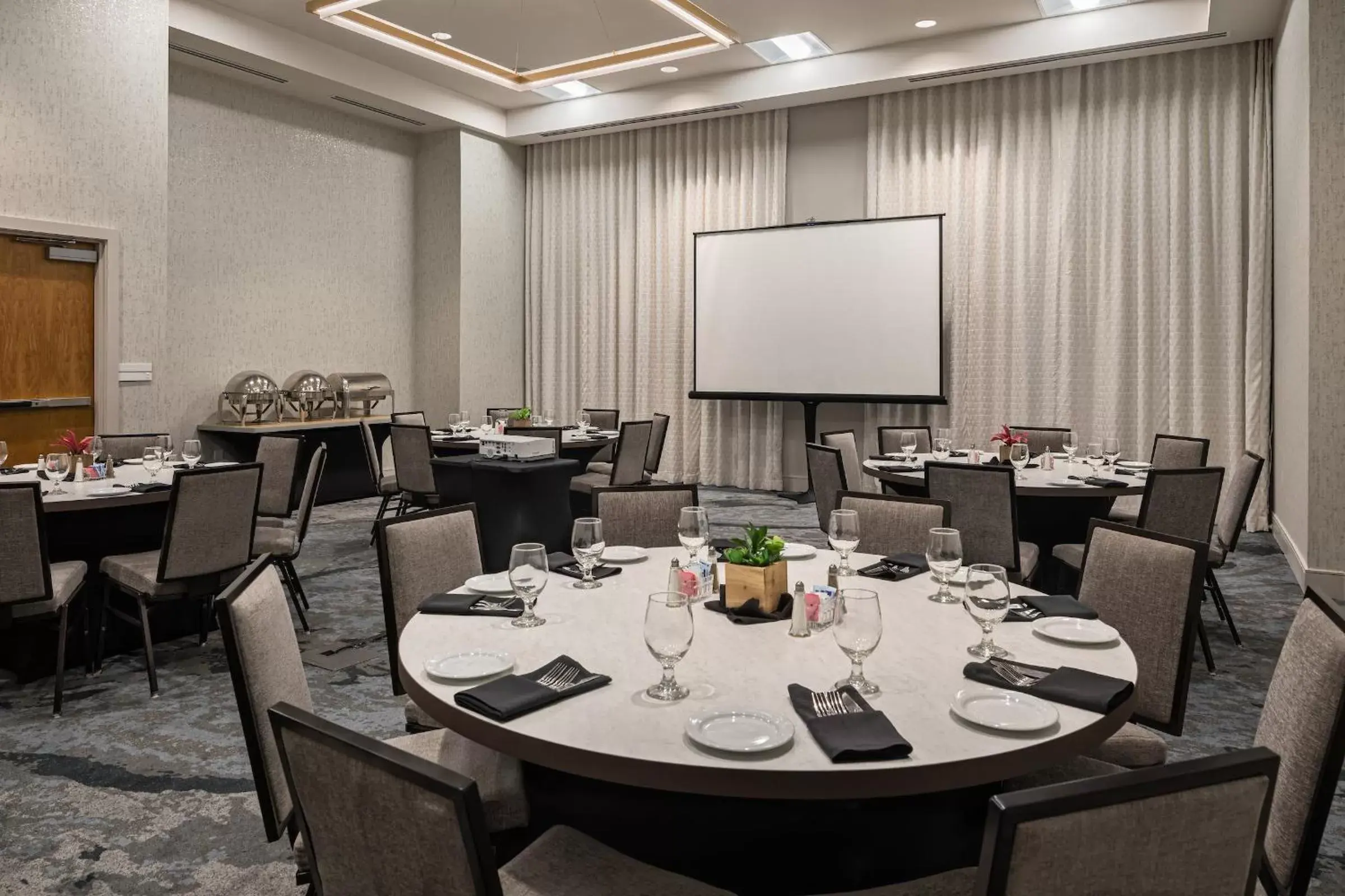 Meeting/conference room, Restaurant/Places to Eat in Crowne Plaza - North Augusta, an IHG Hotel