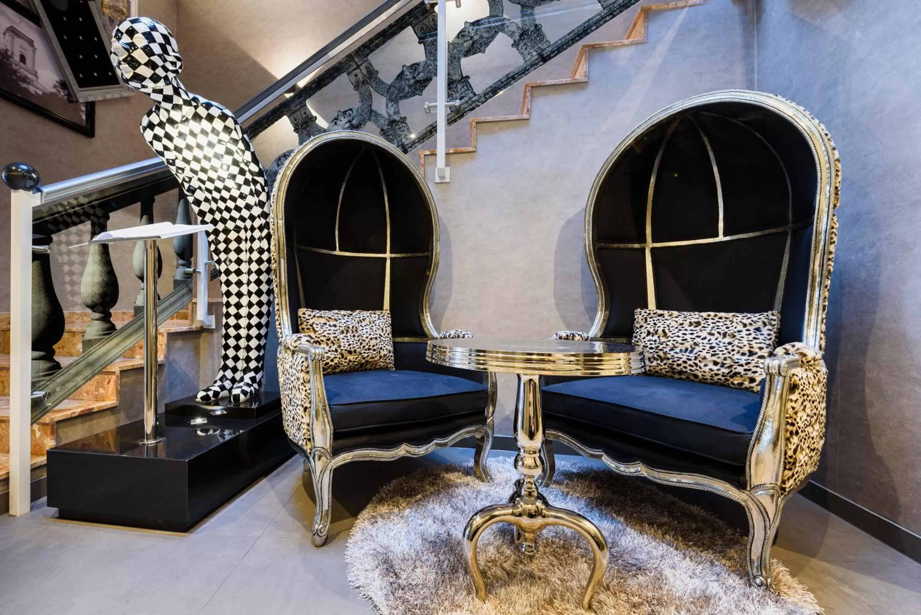 Communal lounge/ TV room in RQ Boutique & Unique Hotel