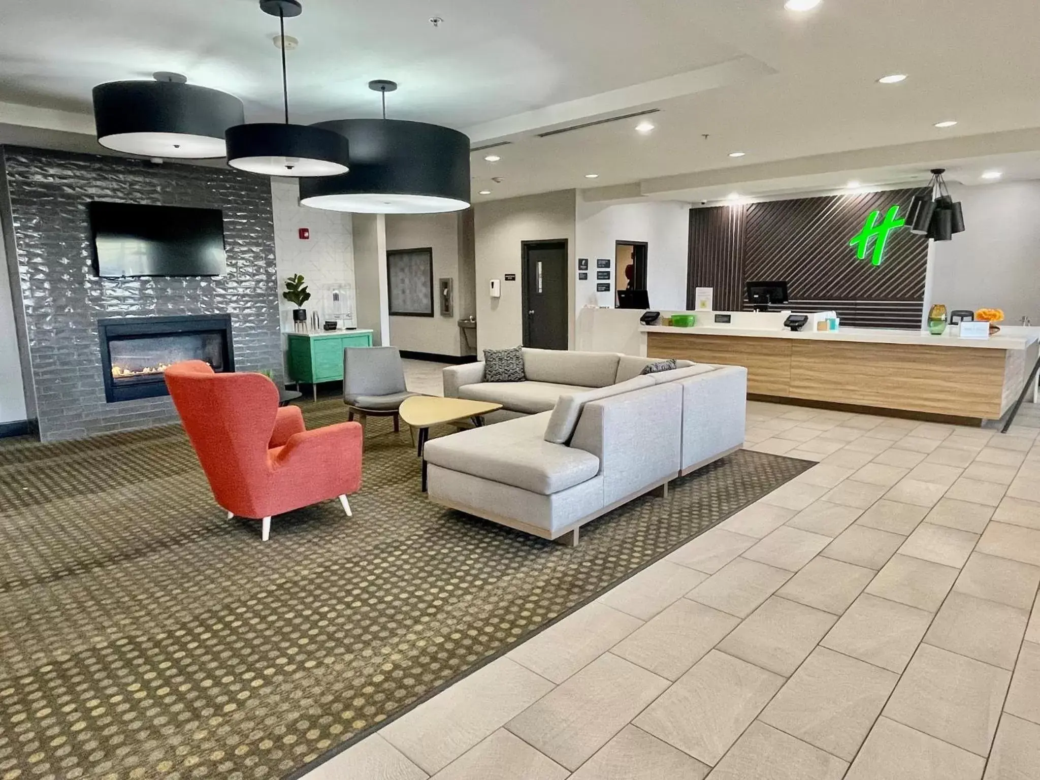 Property building, Lobby/Reception in Holiday Inn Lansdale-Hatfield, an IHG Hotel
