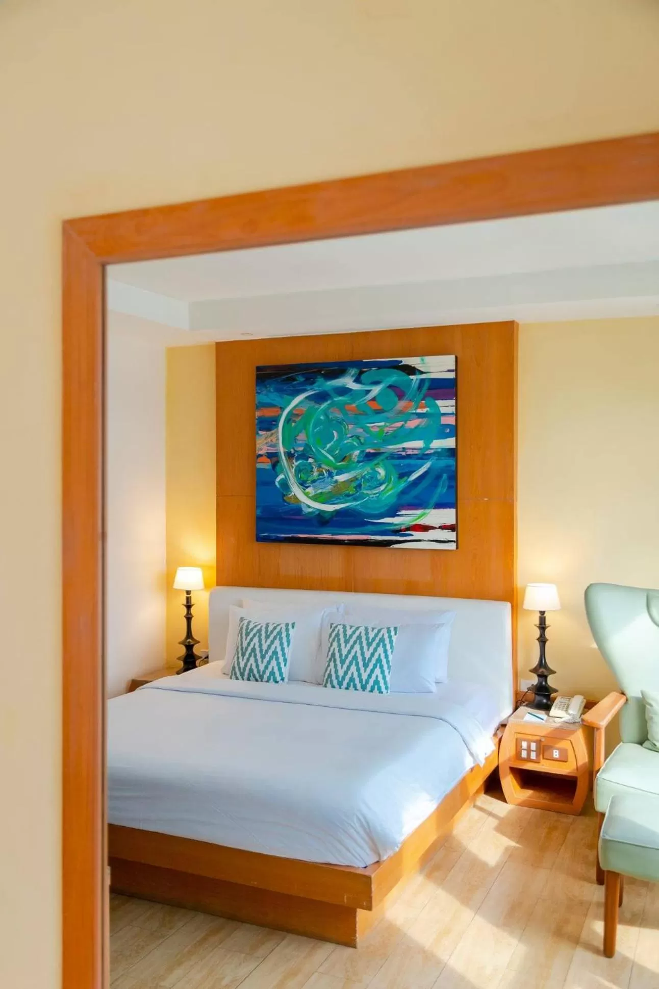 Bed in Pinnacle Lumpinee Park Hotel