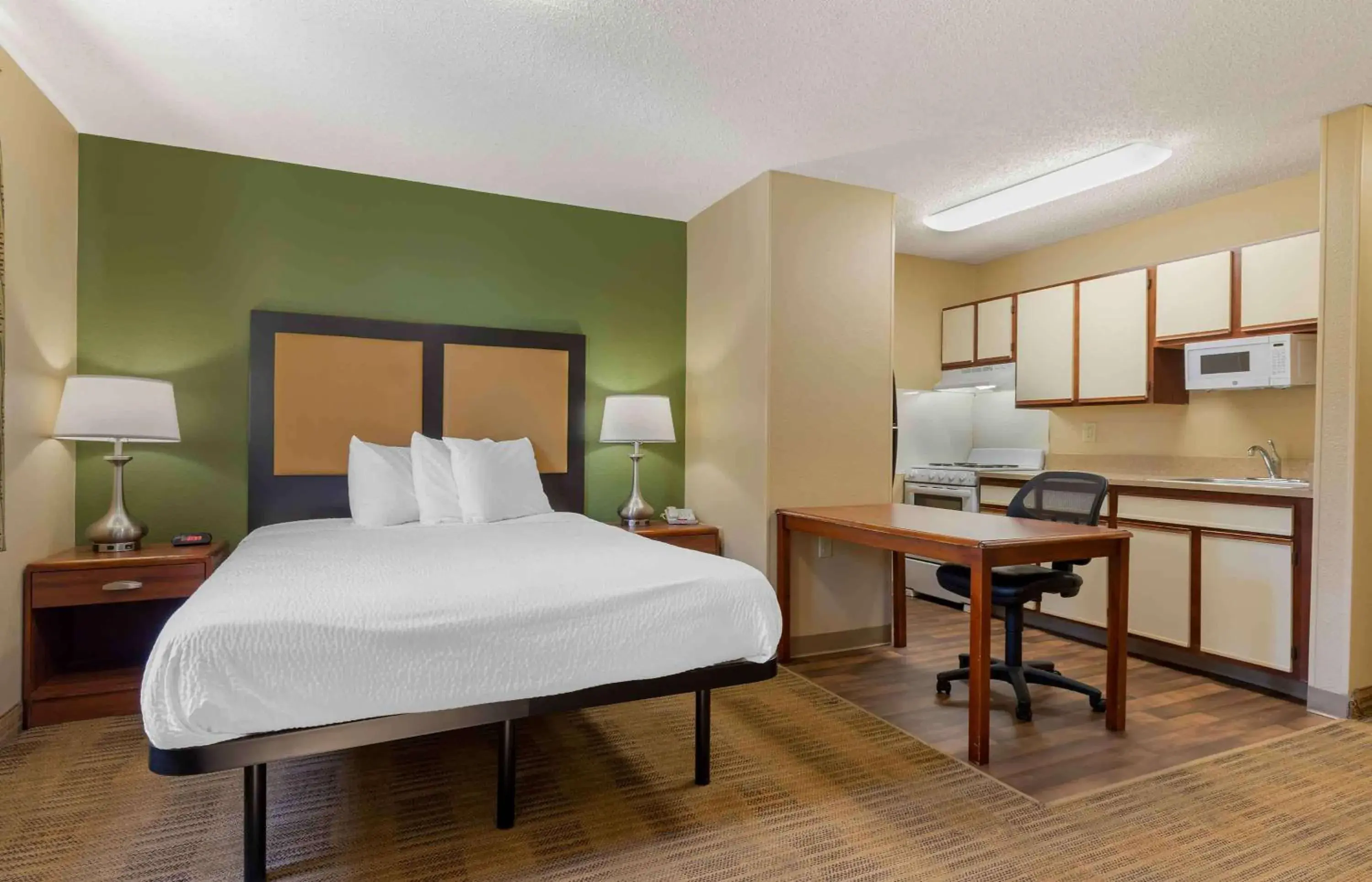 Bedroom in Extended Stay America Suites - Tulsa - Midtown