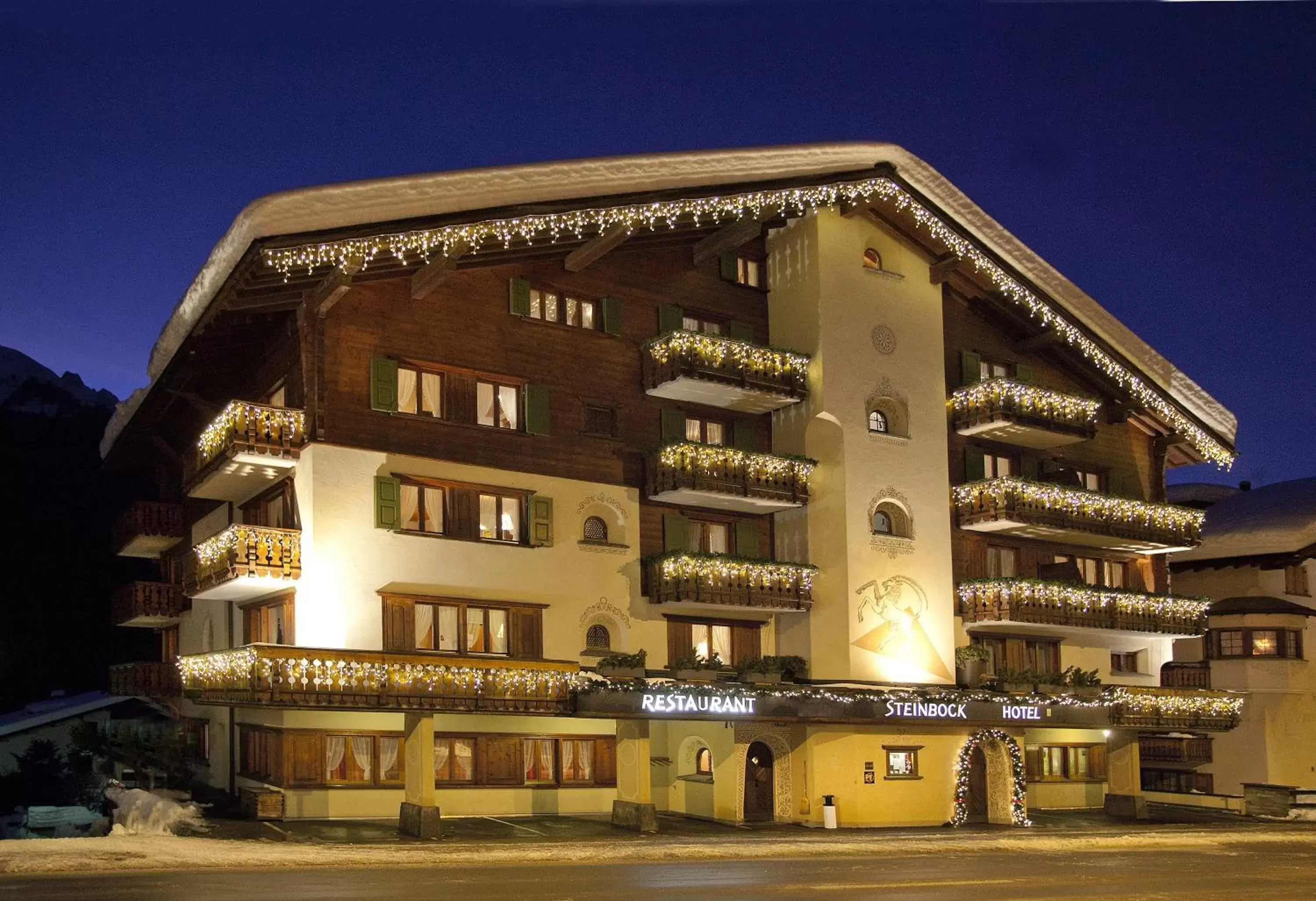 Facade/entrance, Winter in Hotel Steinbock
