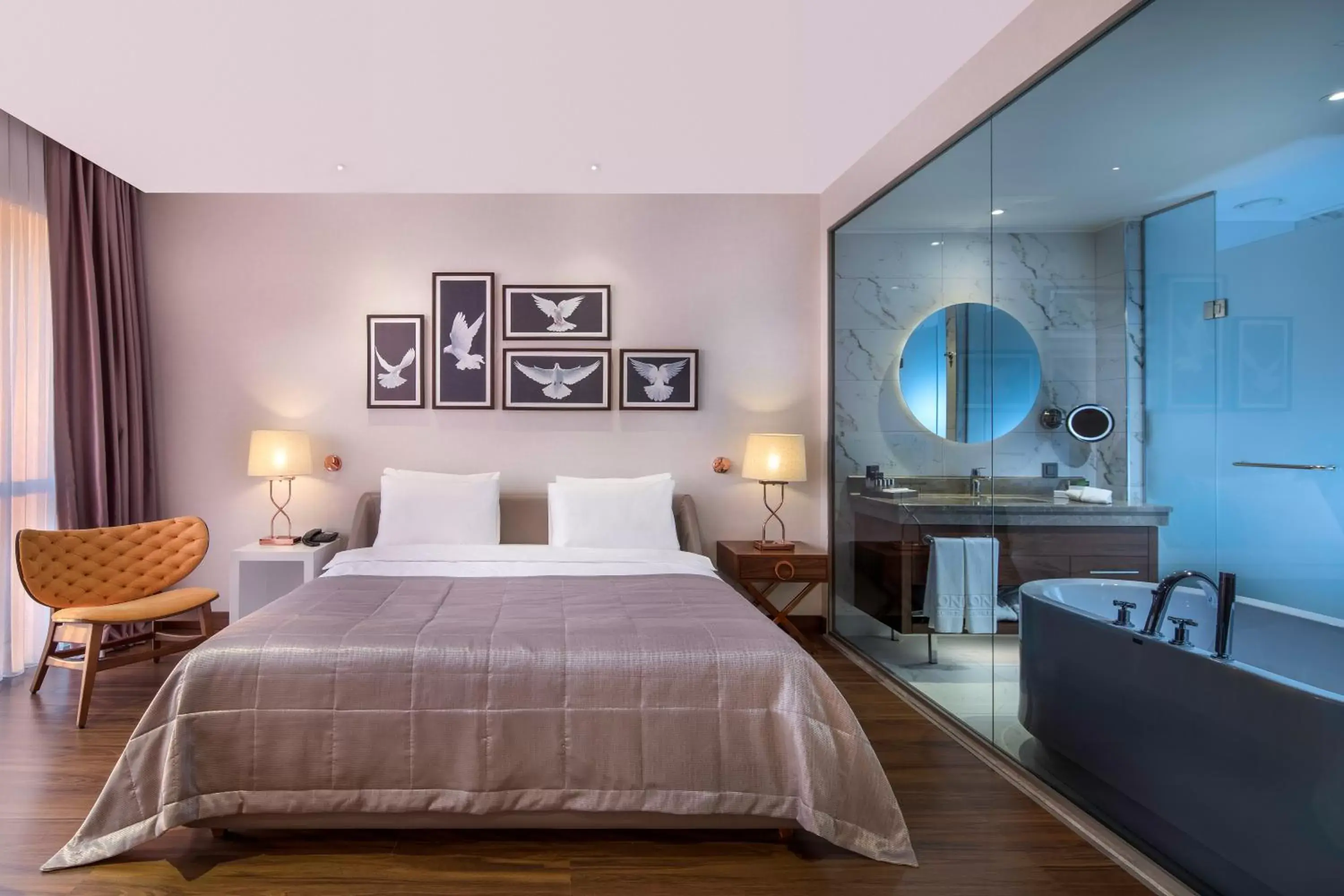 Shower, Bed in Lionel Hotel Istanbul Shower, Bed in Lionel Hotel Istanbul