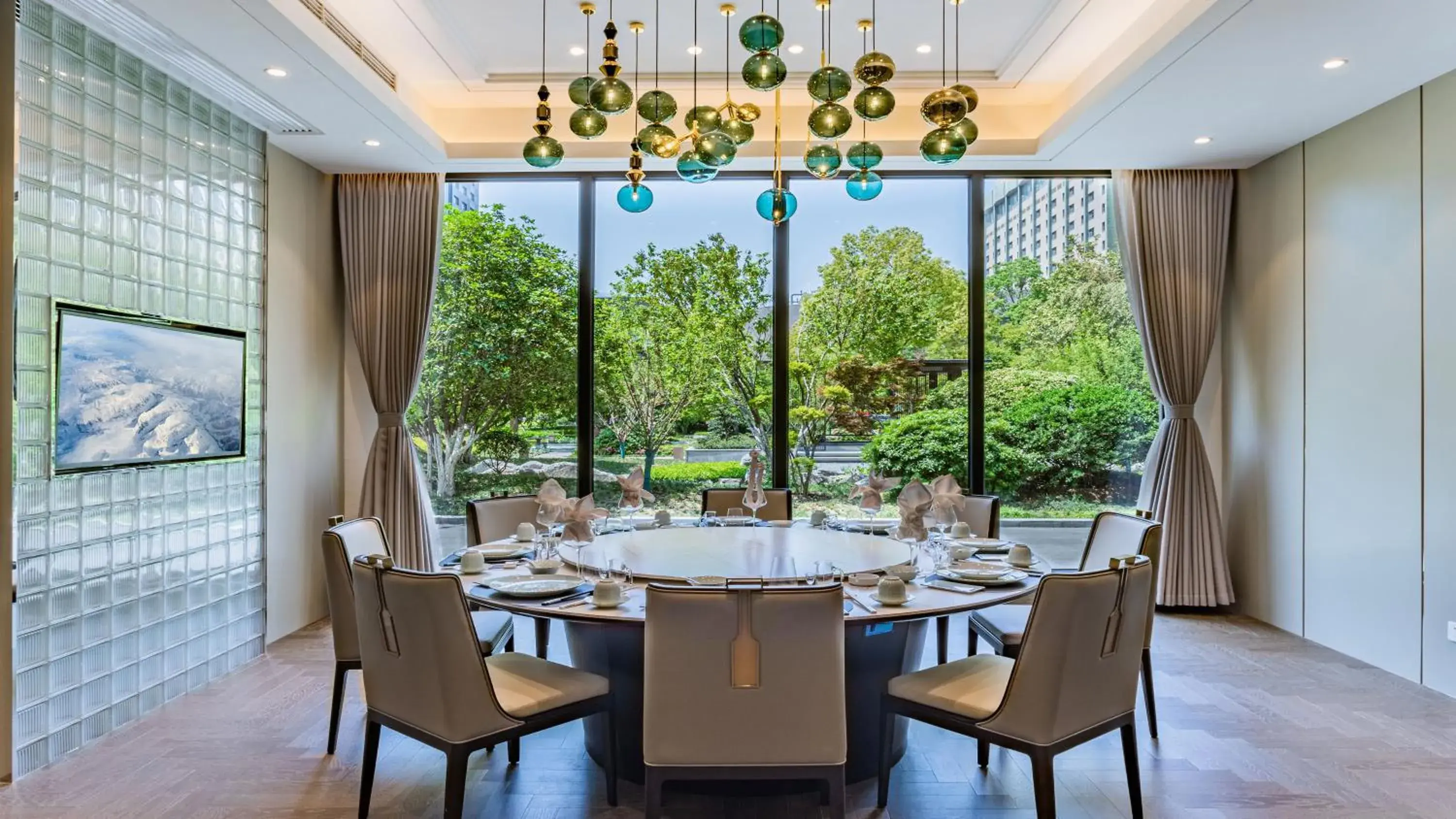 Restaurant/Places to Eat in Crowne Plaza Zhengzhou, an IHG Hotel