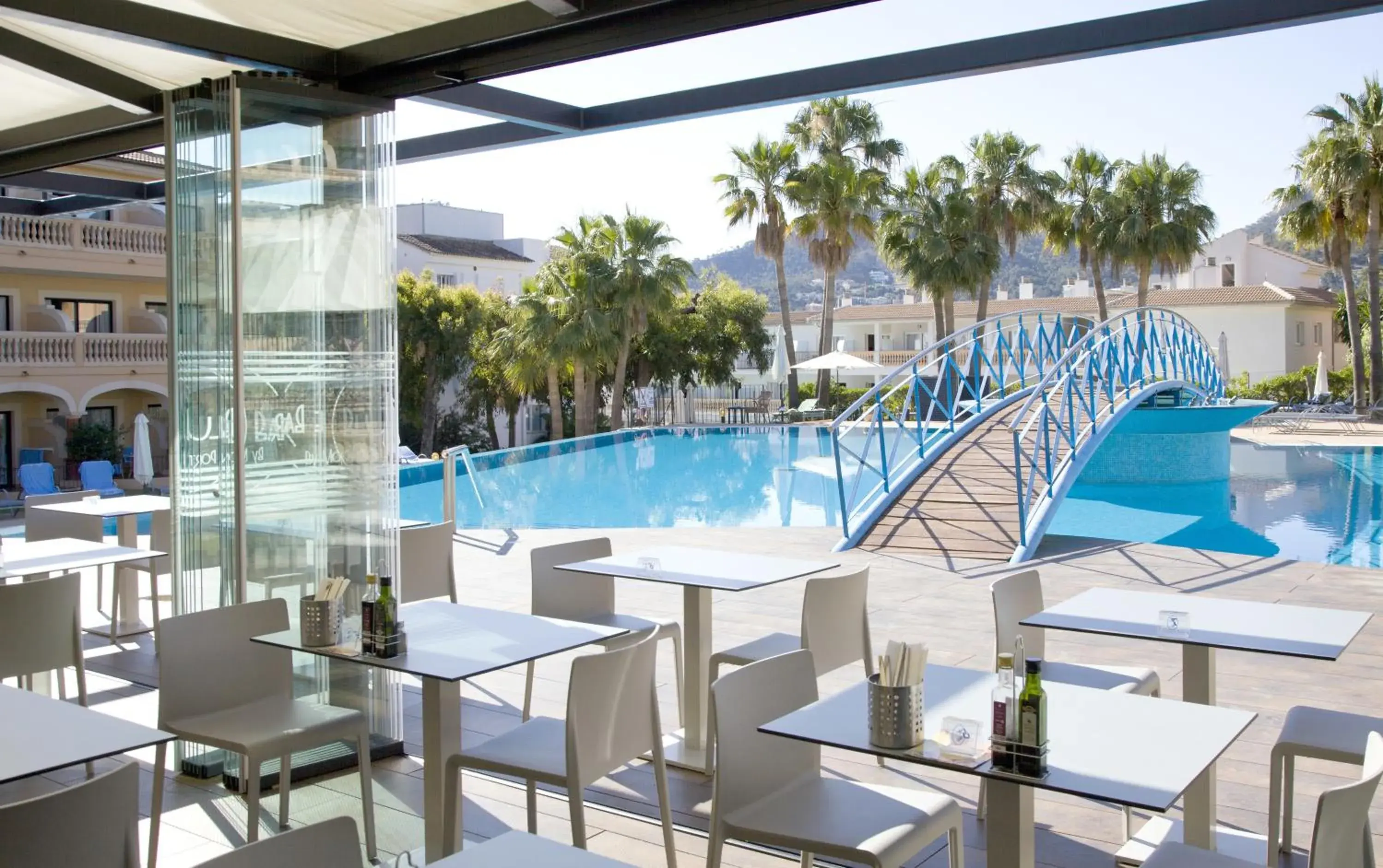 Lounge or bar, Swimming Pool in Mon Port Hotel & Spa