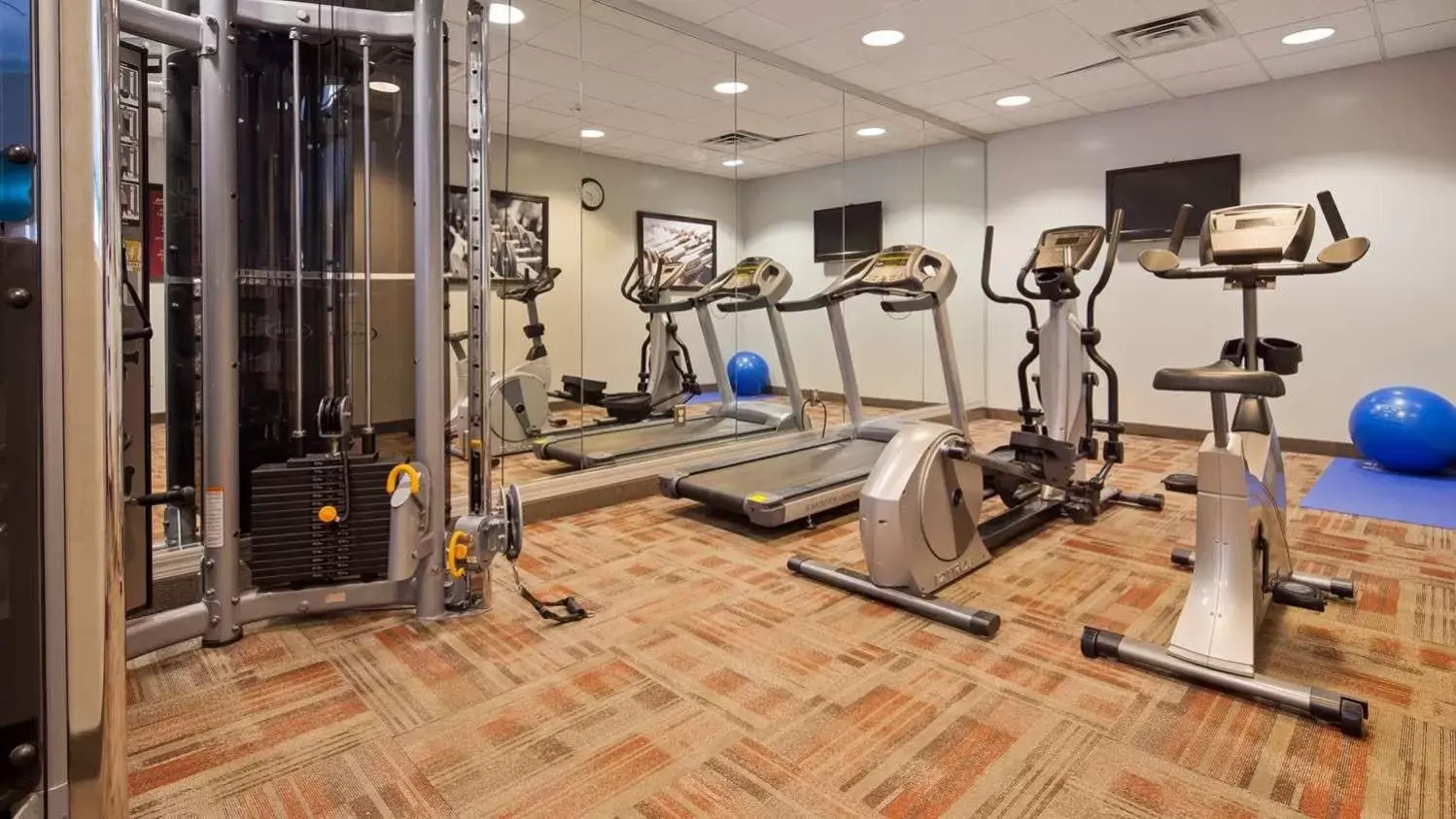 Fitness centre/facilities, Fitness Center/Facilities in Best Western Plus Crossroads Inn & Suites