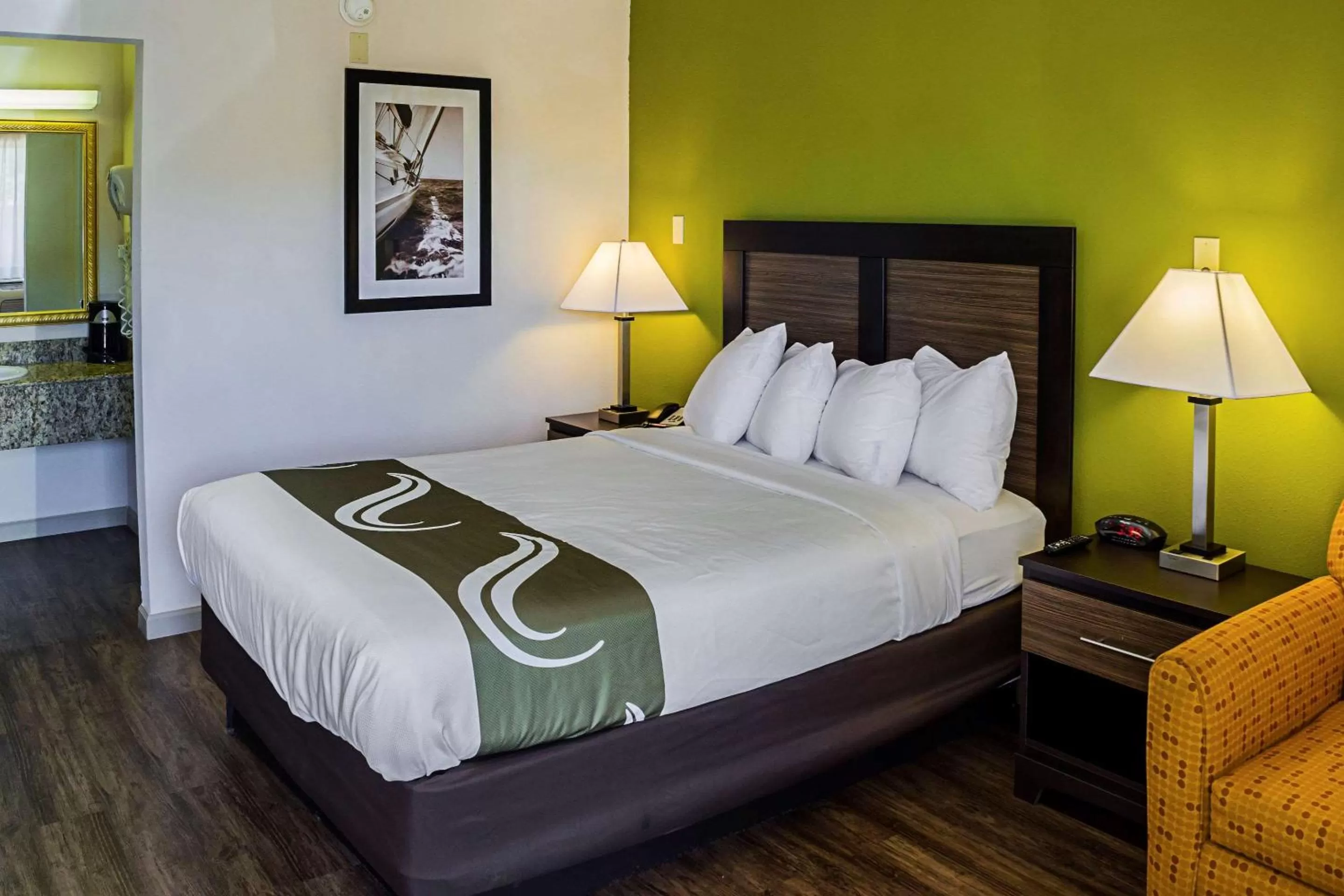 Photo of the whole room, Bed in Quality Inn Biloxi Beach