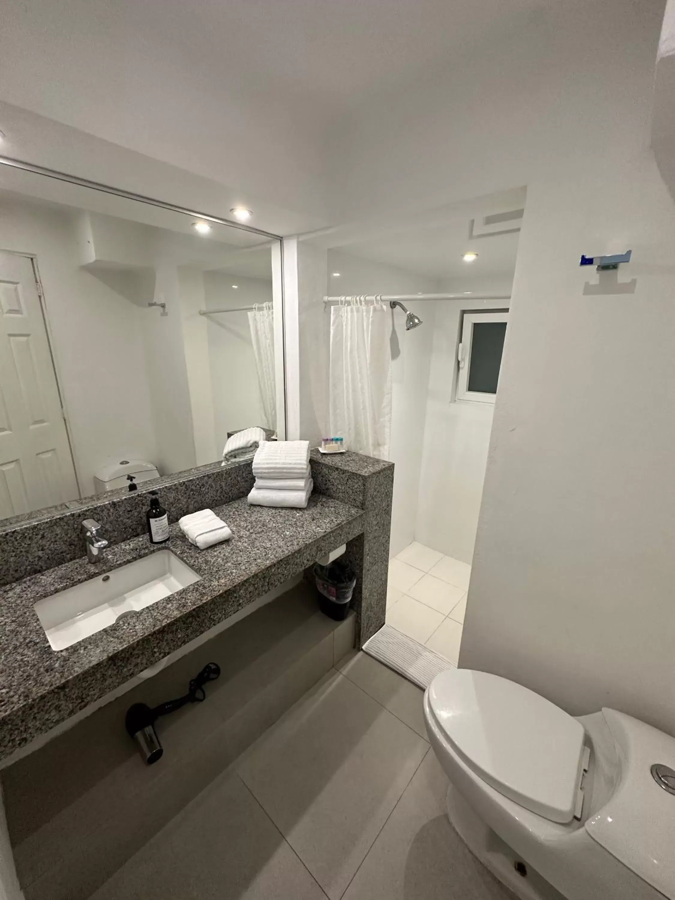Bathroom in Casa Tortugas Boutique Hotel - CANCUN Hidden Gem