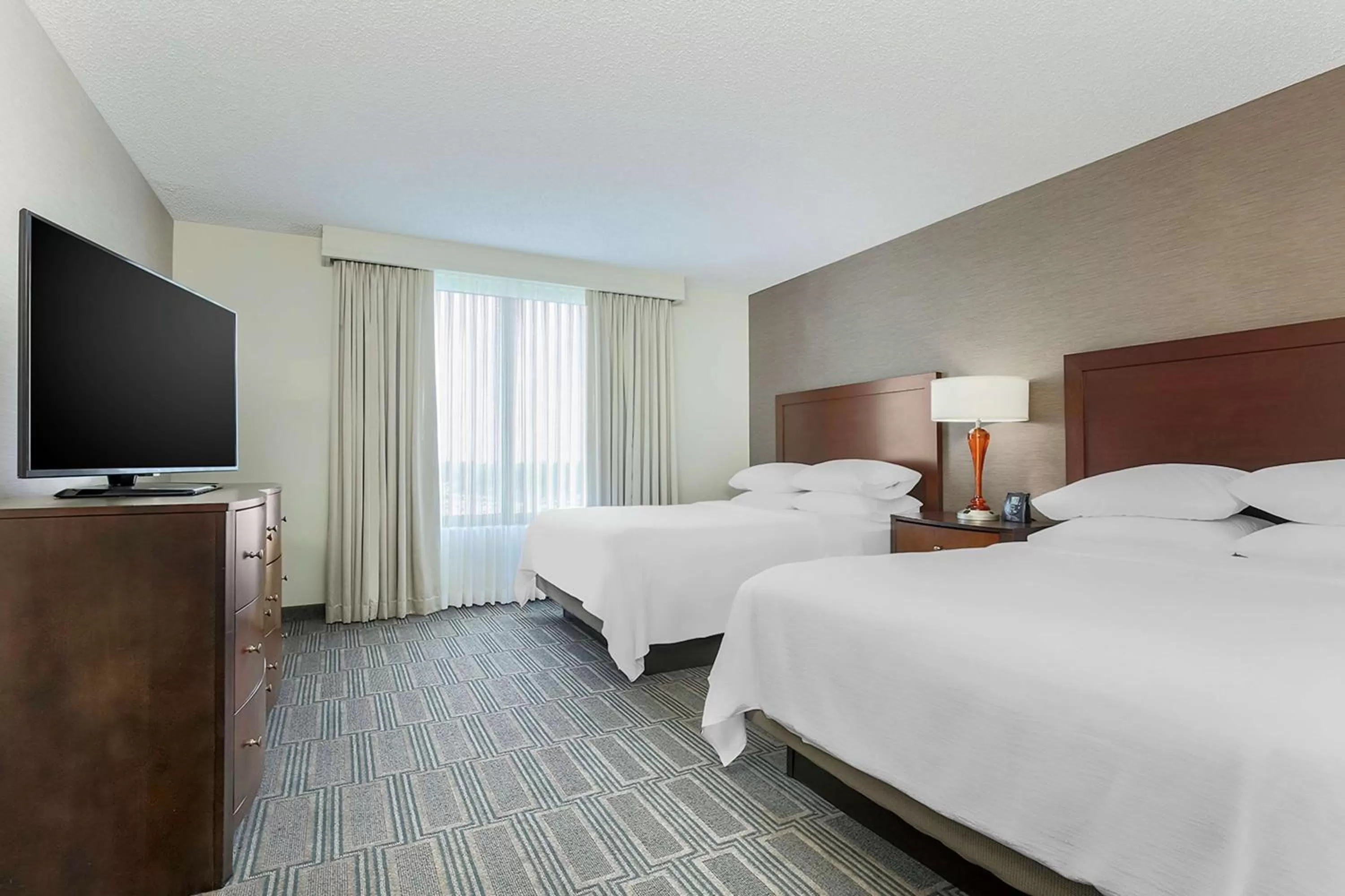 Bed in Embassy Suites by Hilton Chicago Lombard