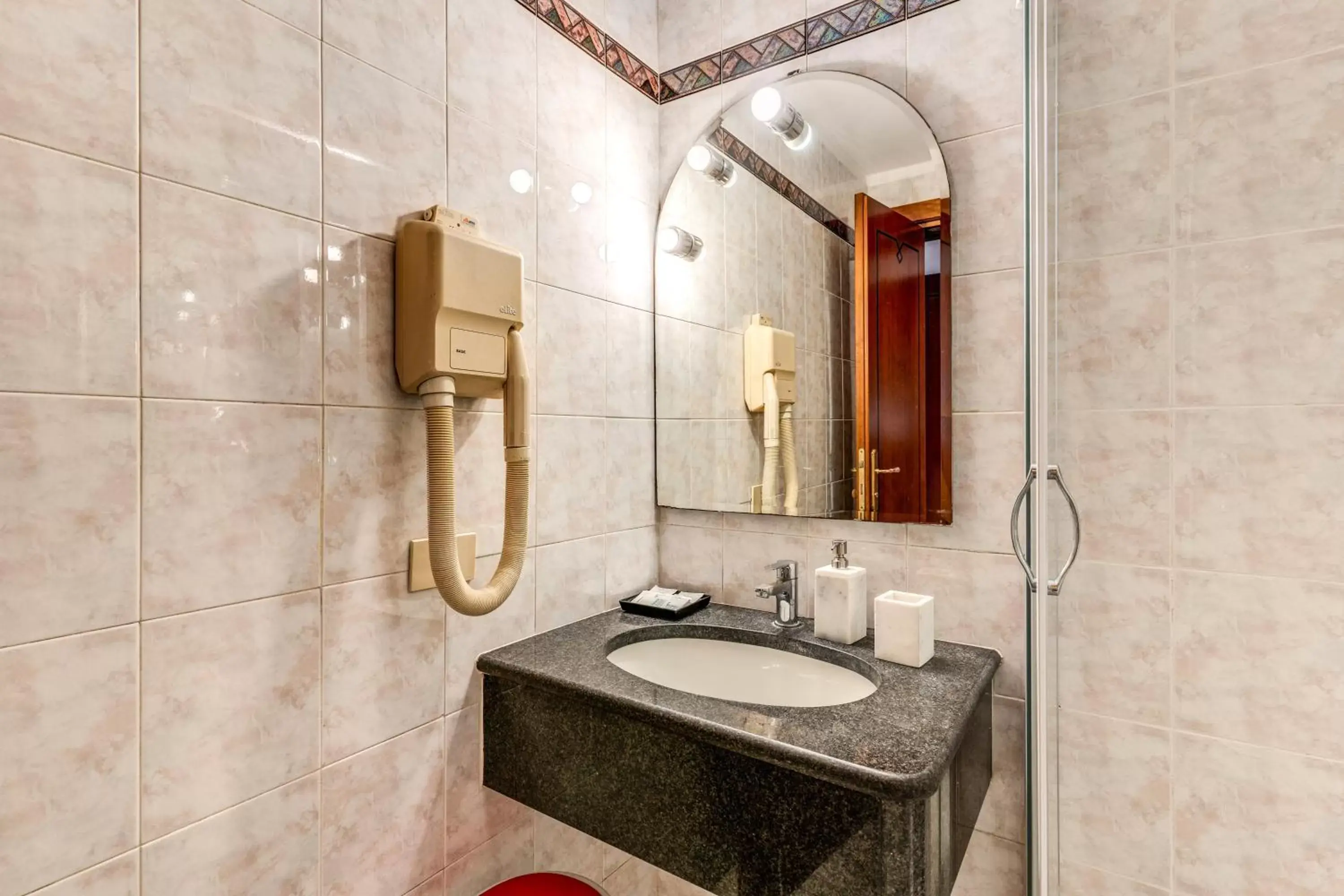 Bathroom in Hotel Max