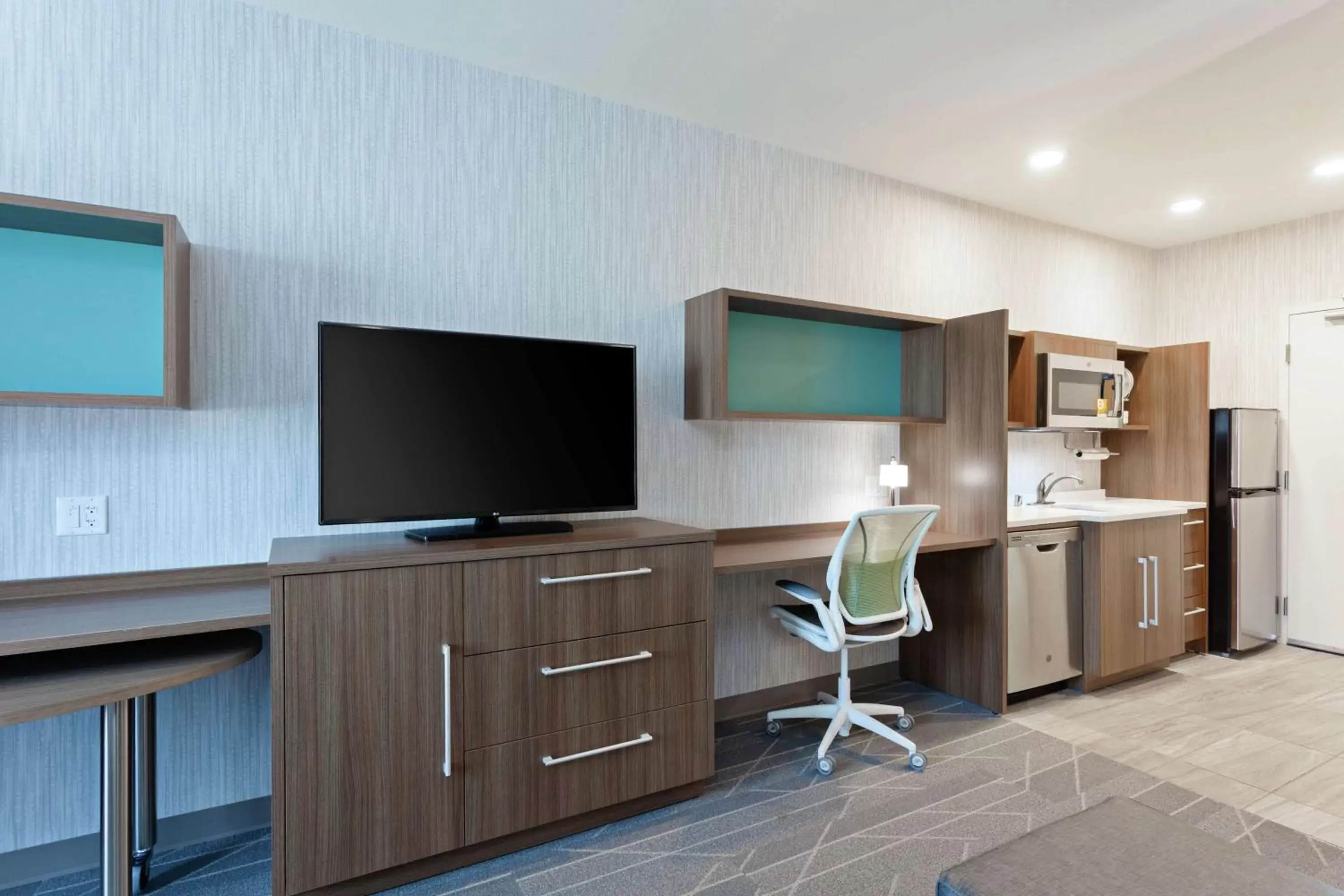 Photo of the whole room, TV/Entertainment Center in Home2 Suites By Hilton Temecula