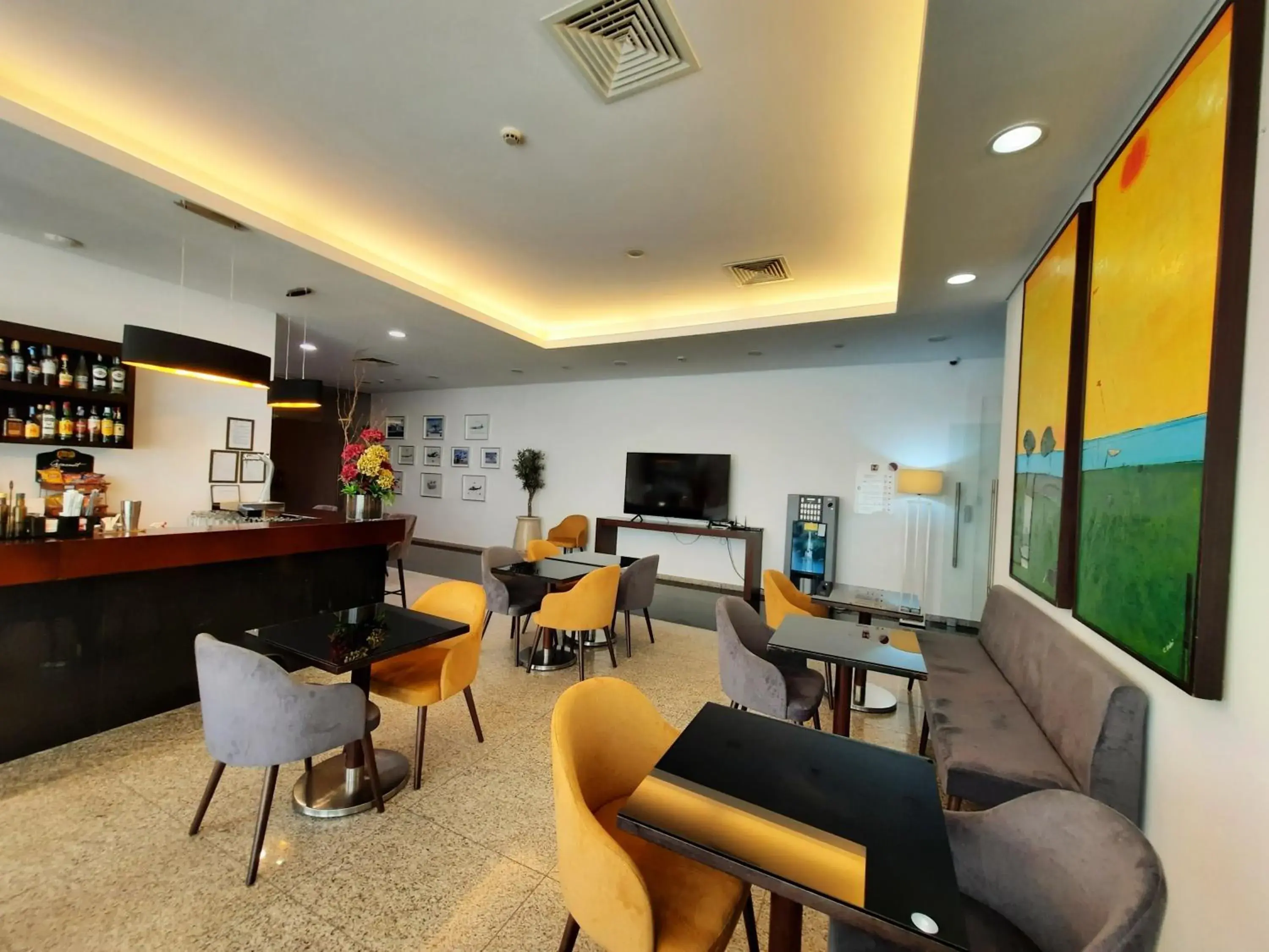 Lounge or bar in BejaParque Hotel