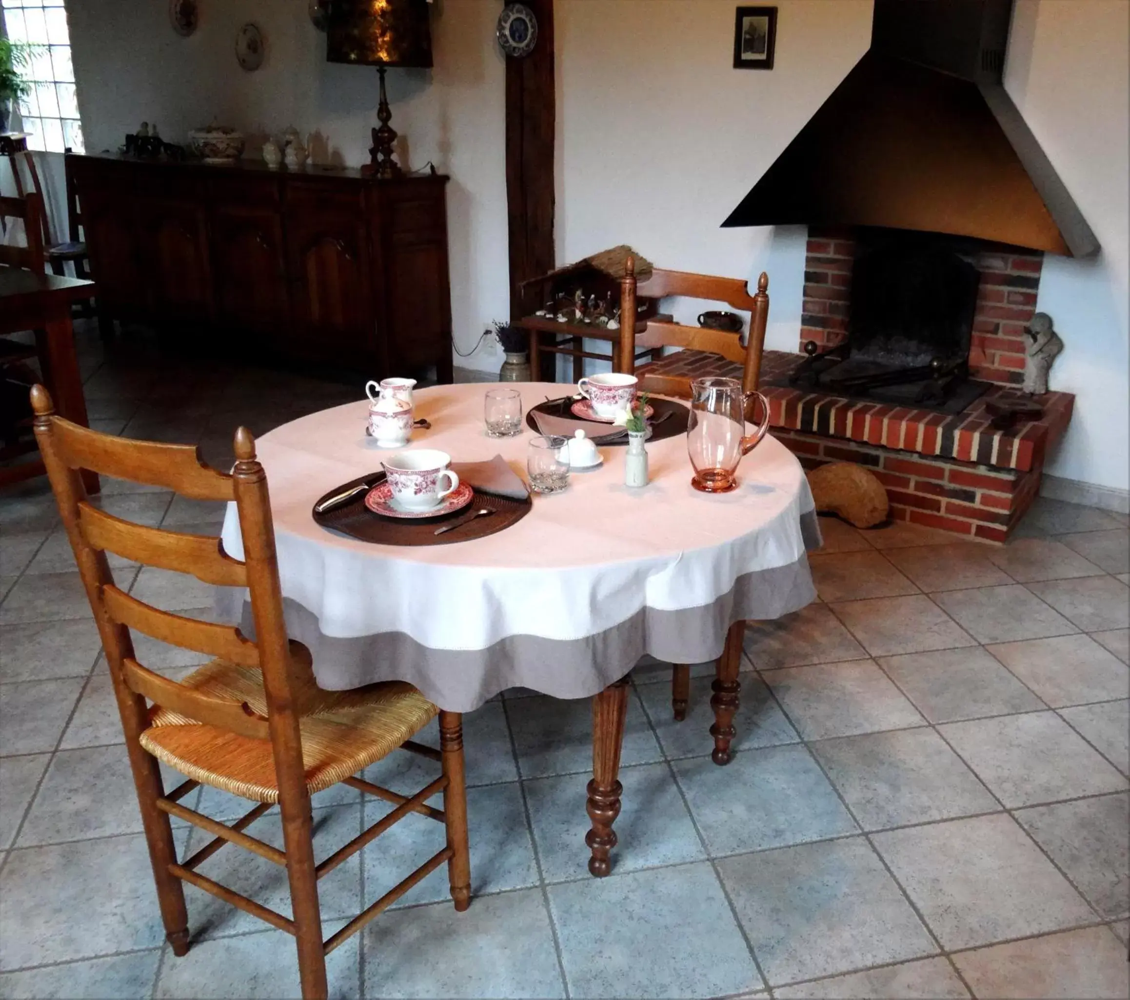 Dining area in Le Chemin d'Ulphe